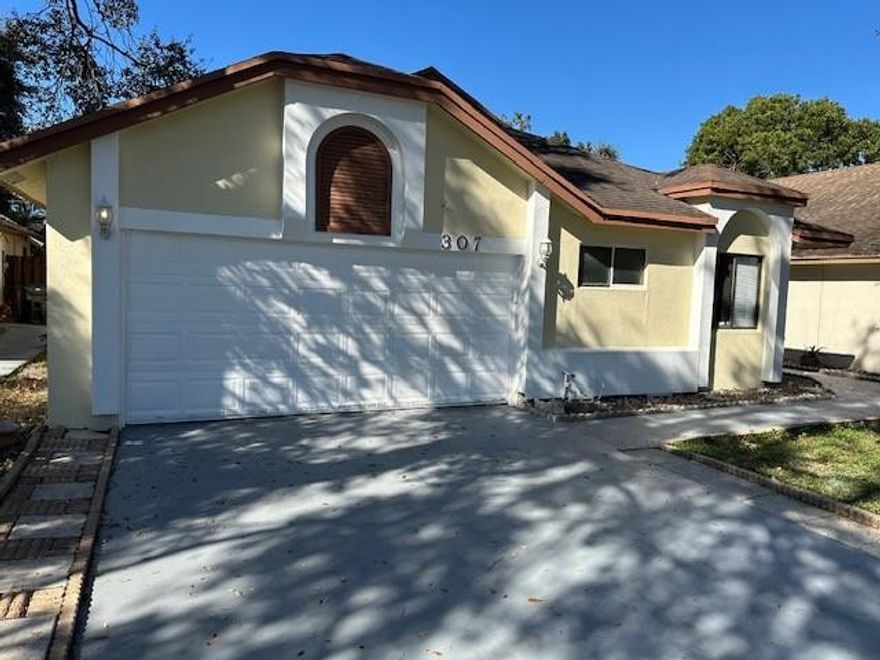 Nice 3/2 close to major highway, Turnpike and I-95