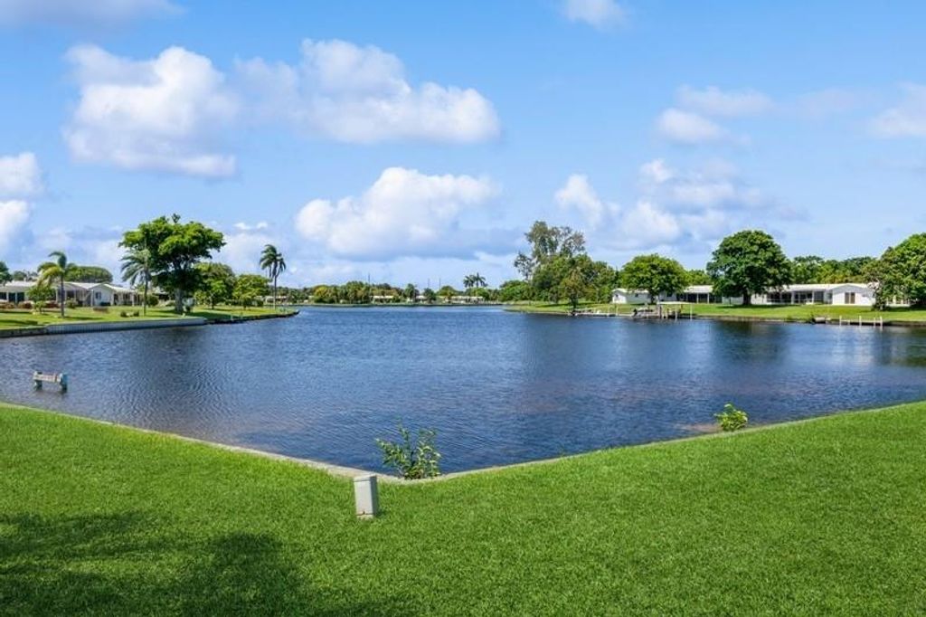 Photo of 1213 SW 20th Ave, Boynton Beach, FL 33426 (MLS # F10507106)