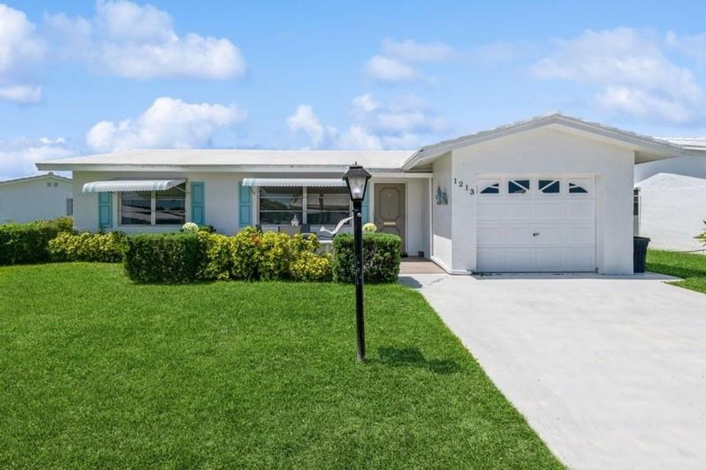 Photo of 1213 SW 20th Ave, Boynton Beach, FL 33426 (MLS # F10507106)