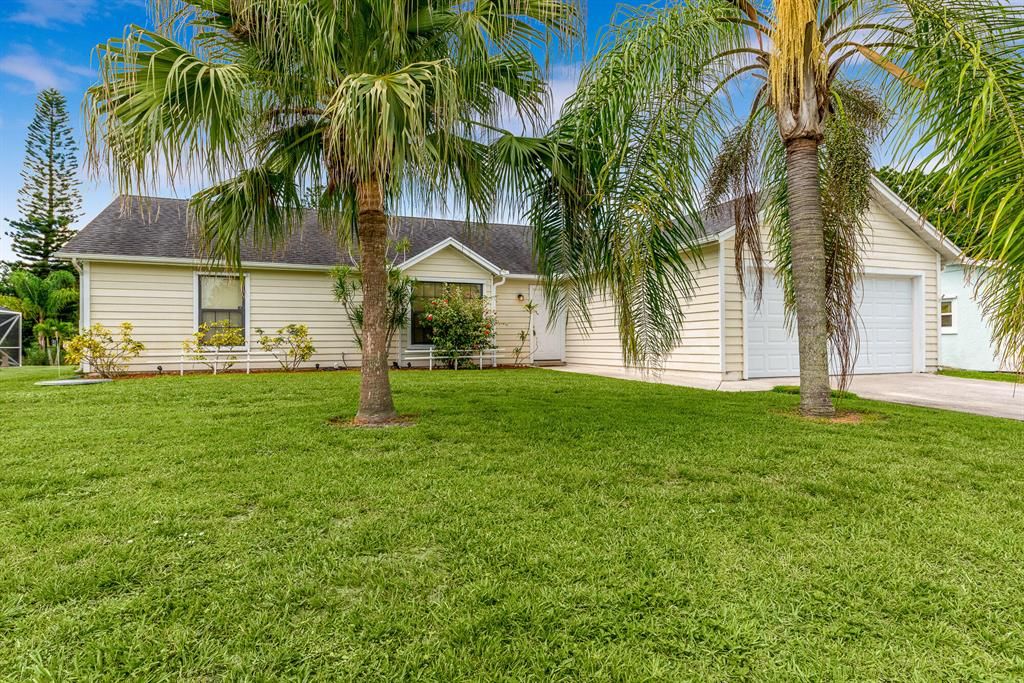 Photo of 1174 SE Petunia Avenue Ave, Port St Lucie, FL 34952 (MLS # R10813315)