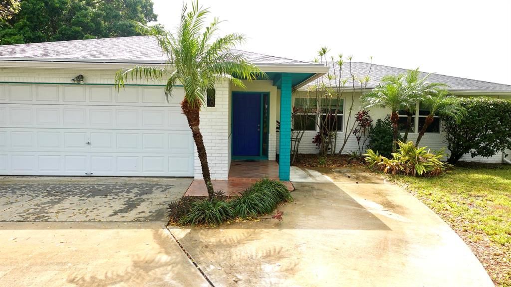 Photo of 590 SE Floresta Drive, Port Saint Lucie, FL 34983 (MLS # R10782065)