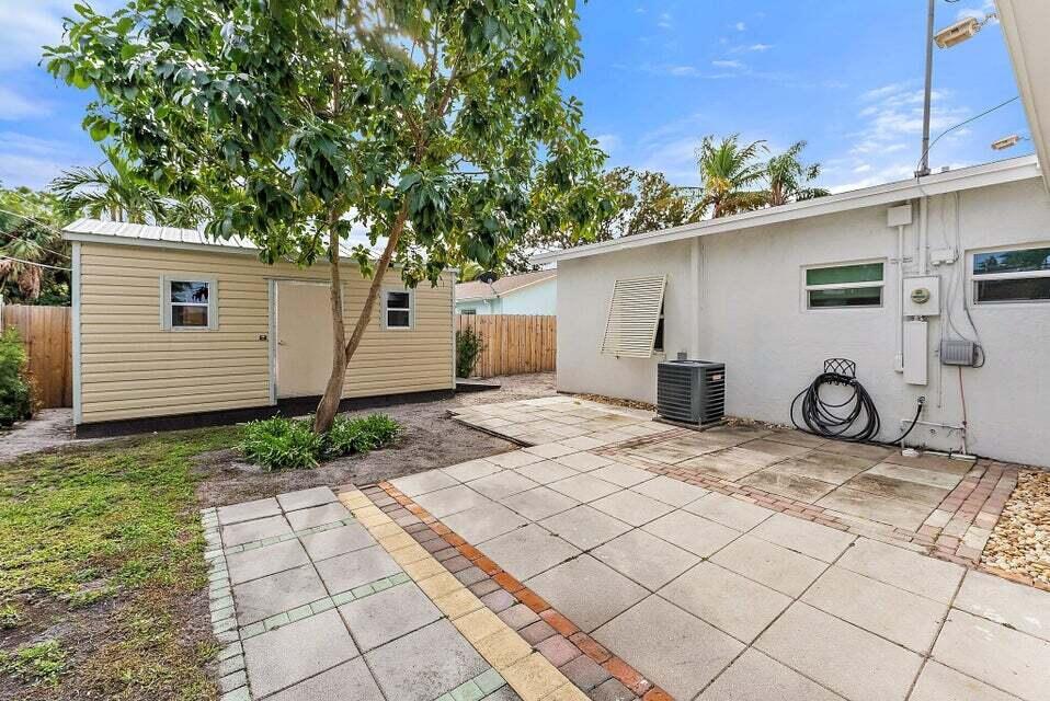 EASTVIEW MANOR - Residential Lease