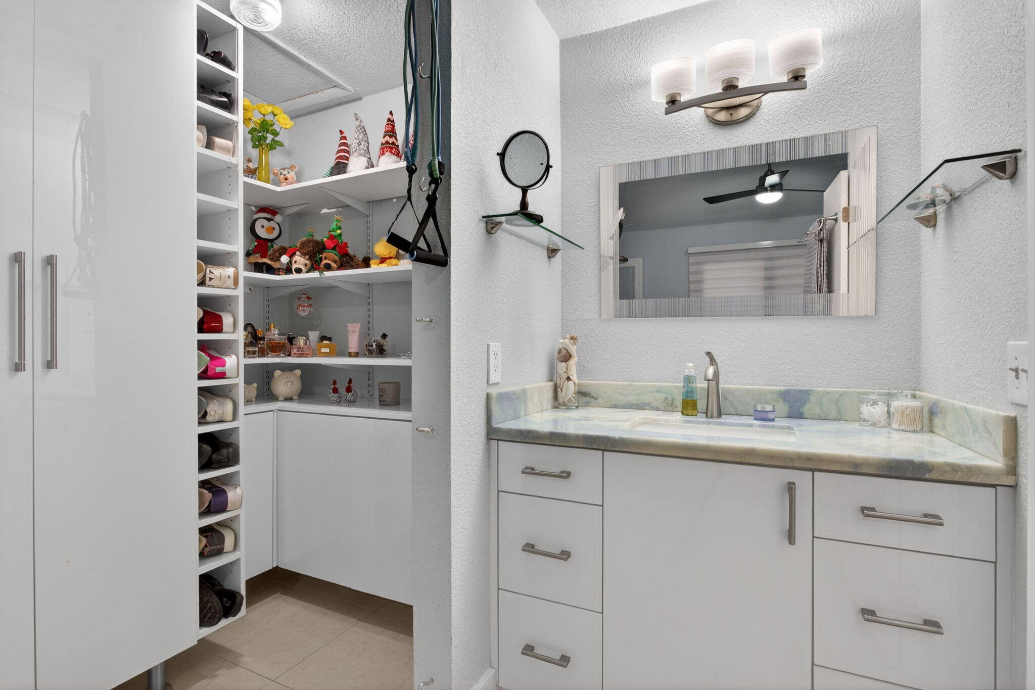 BANYAN LAKES - Residential