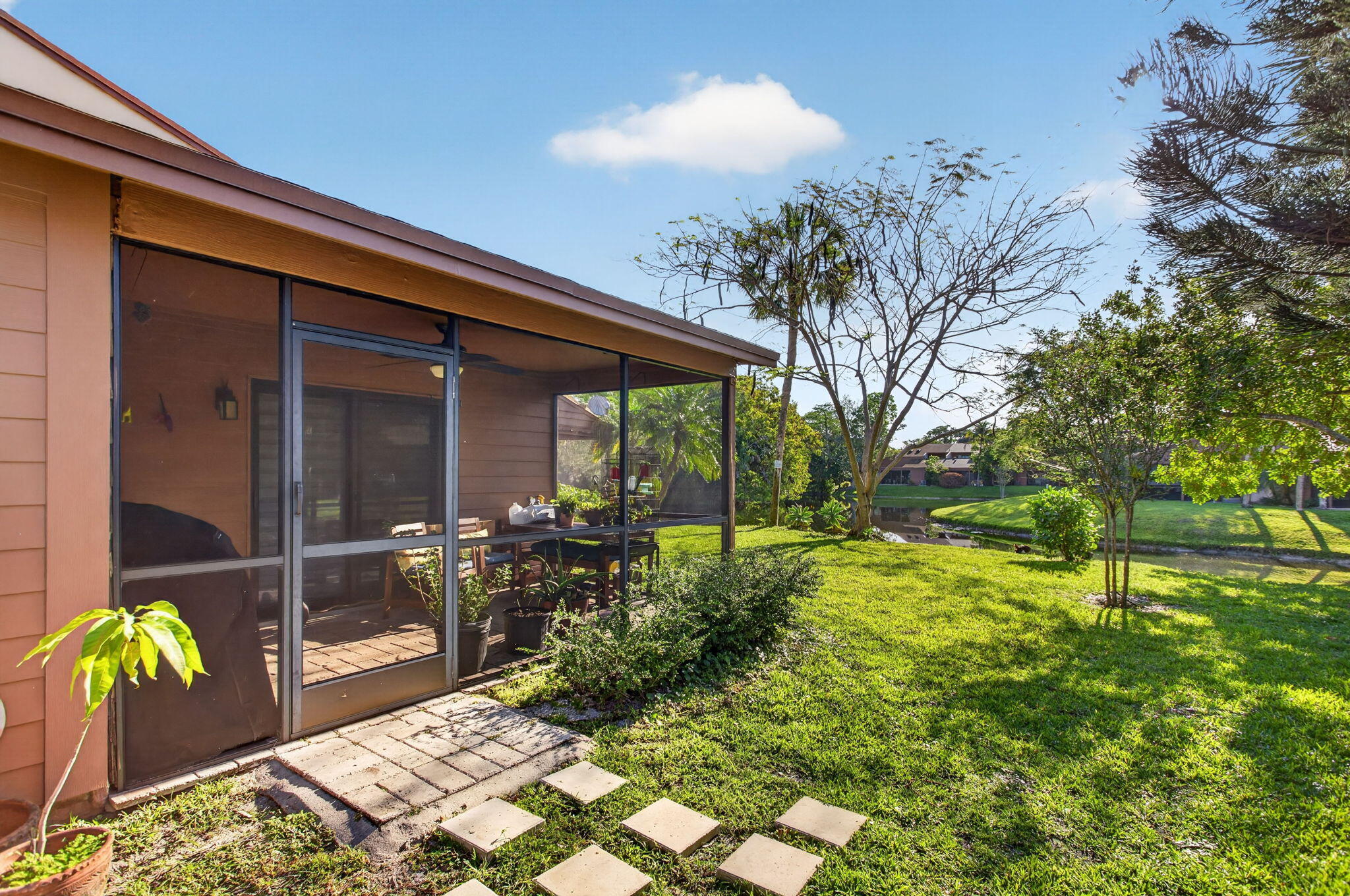 BANYAN LAKES - Residential