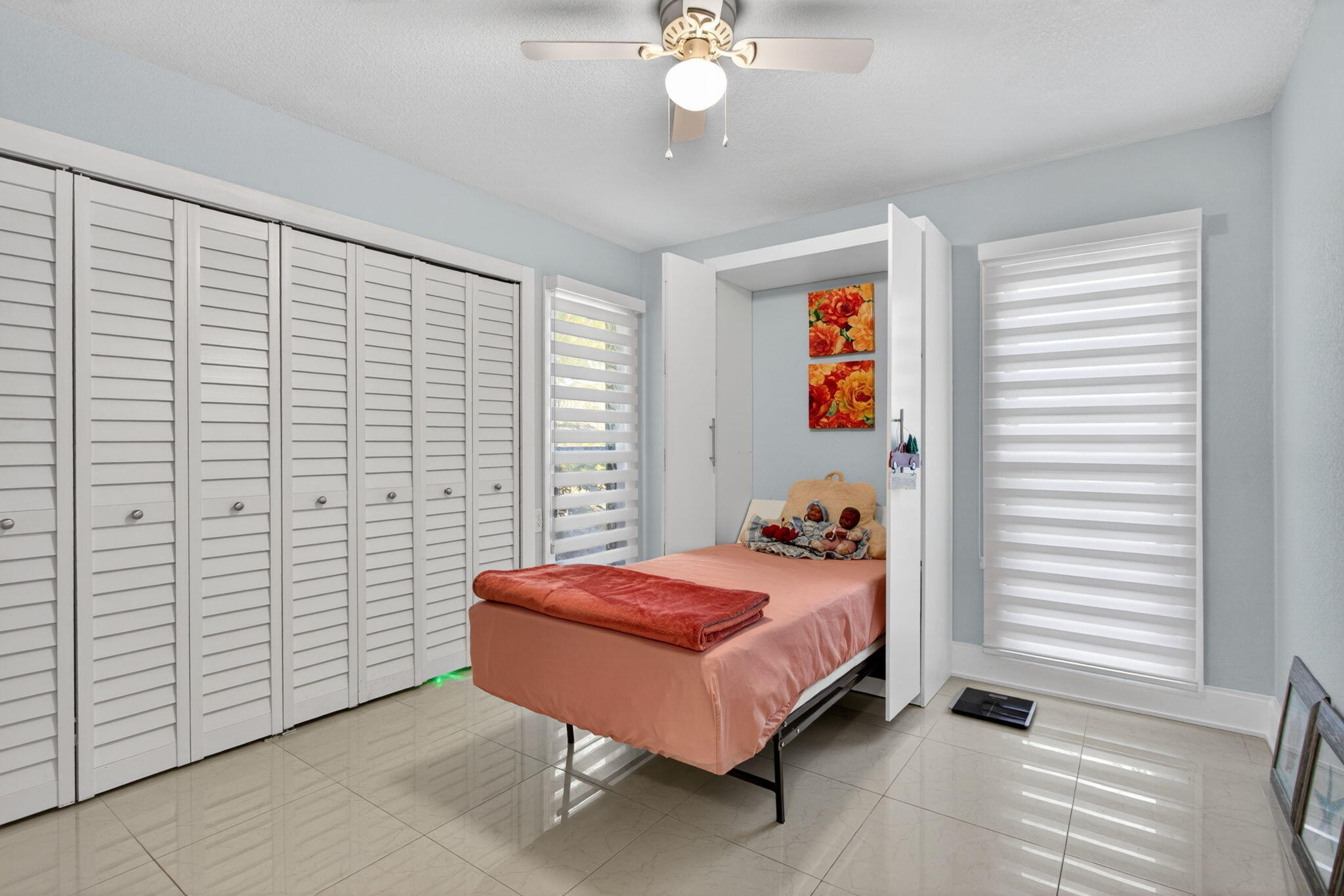 BANYAN LAKES - Residential