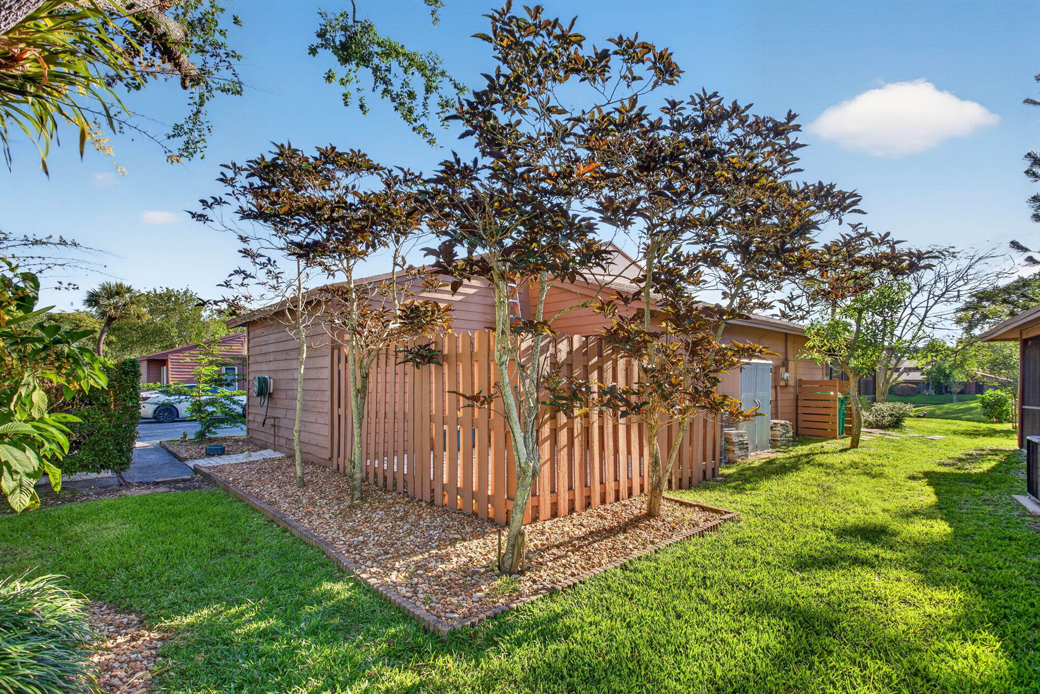 BANYAN LAKES - Residential