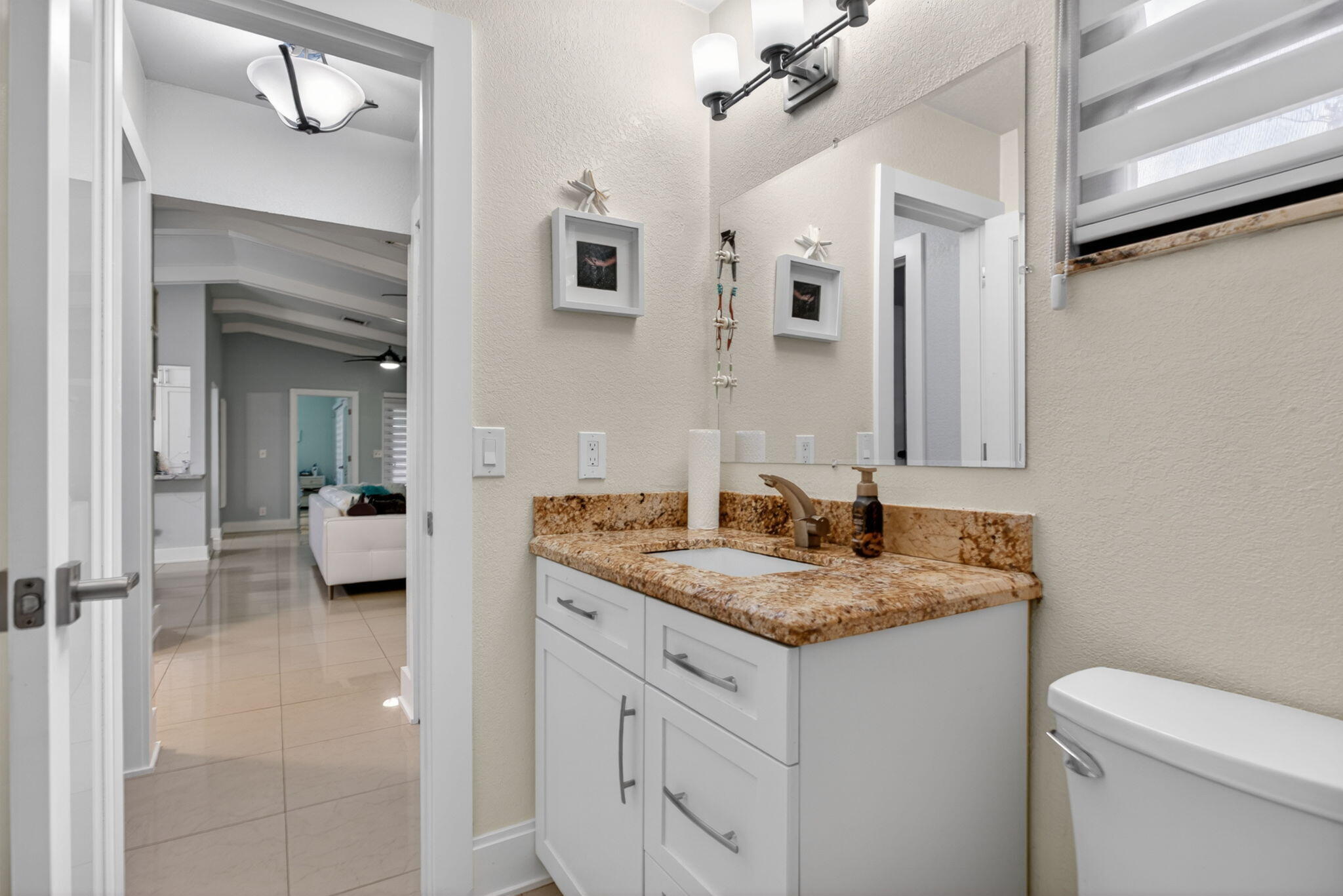 BANYAN LAKES - Residential