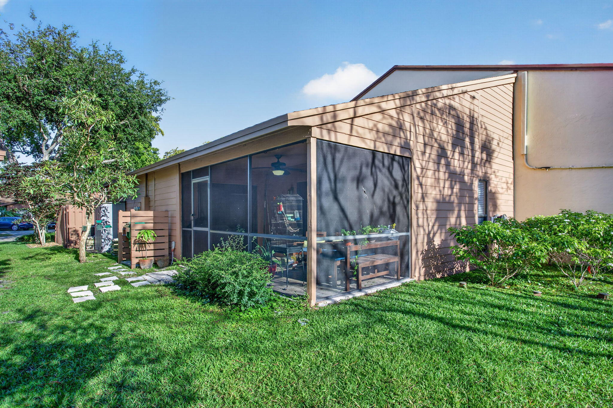 BANYAN LAKES - Residential