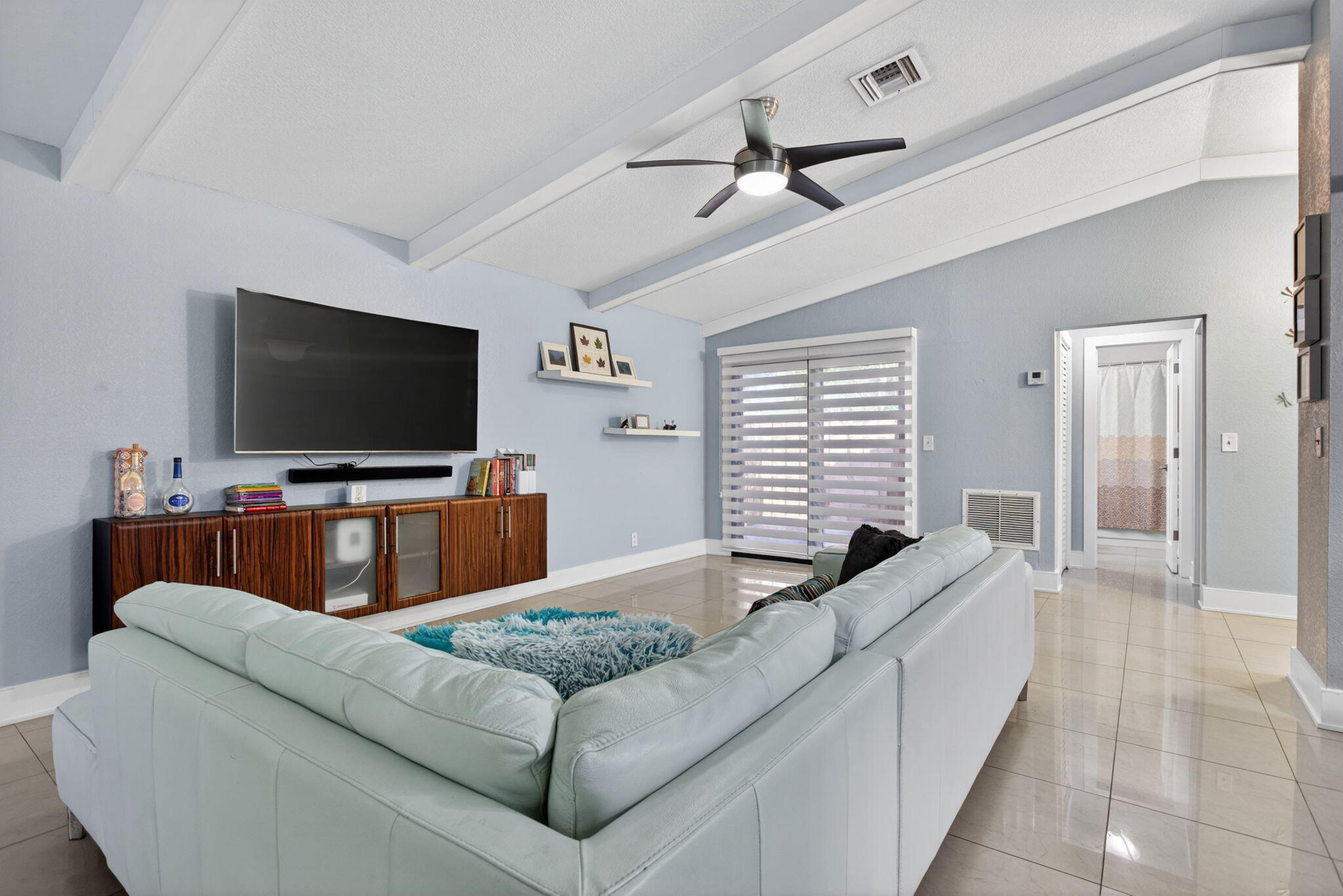 BANYAN LAKES - Residential