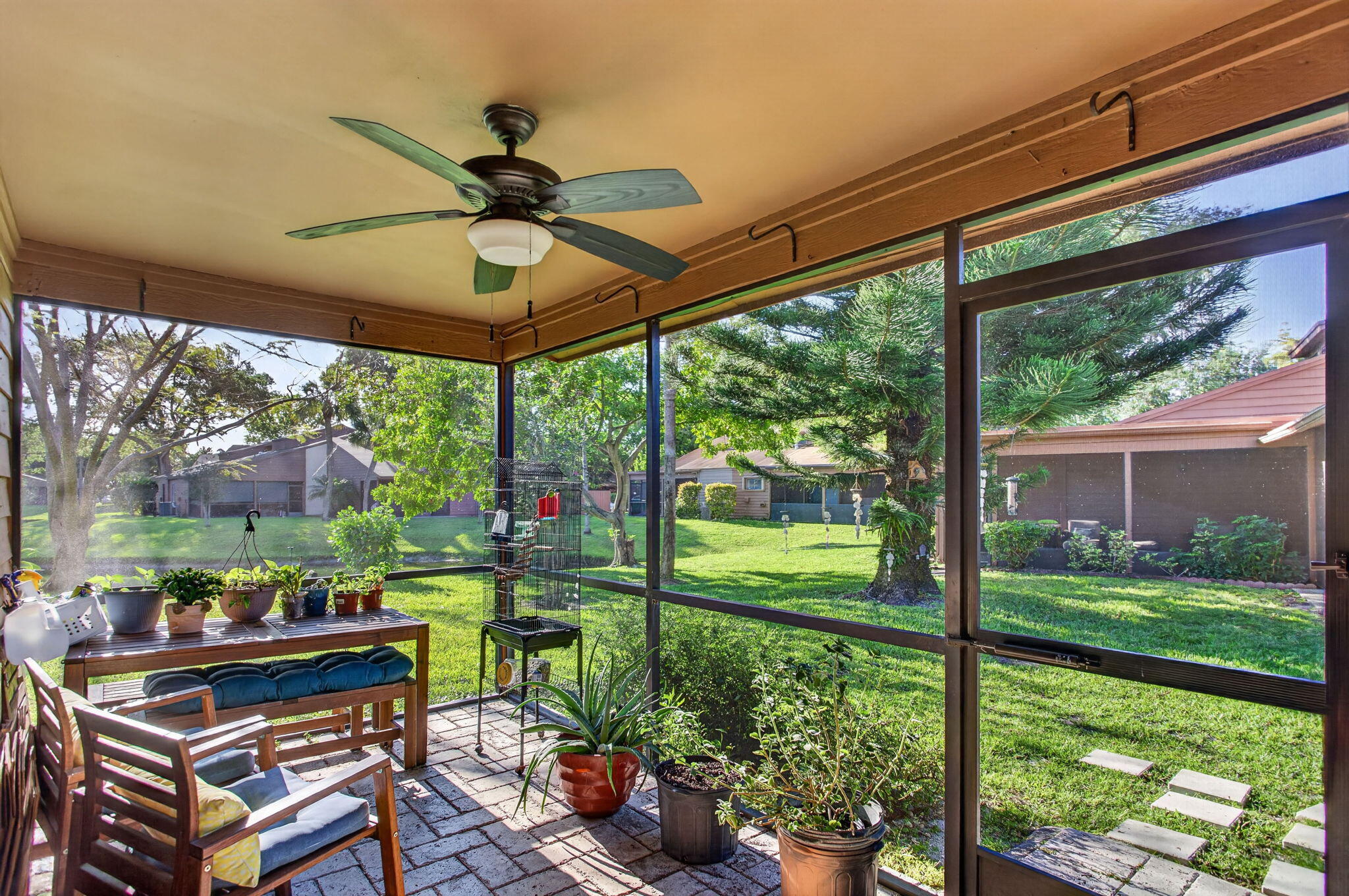 BANYAN LAKES - Residential