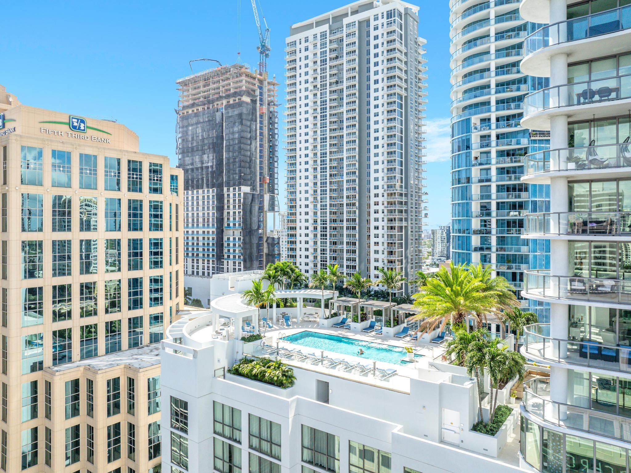 100 Las Olas - Residential