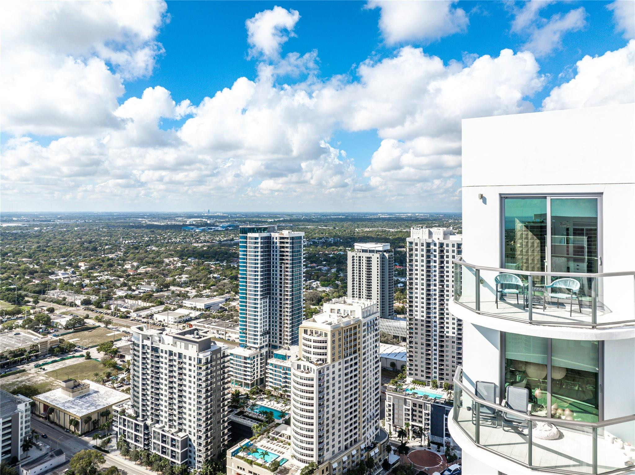100 Las Olas - Residential