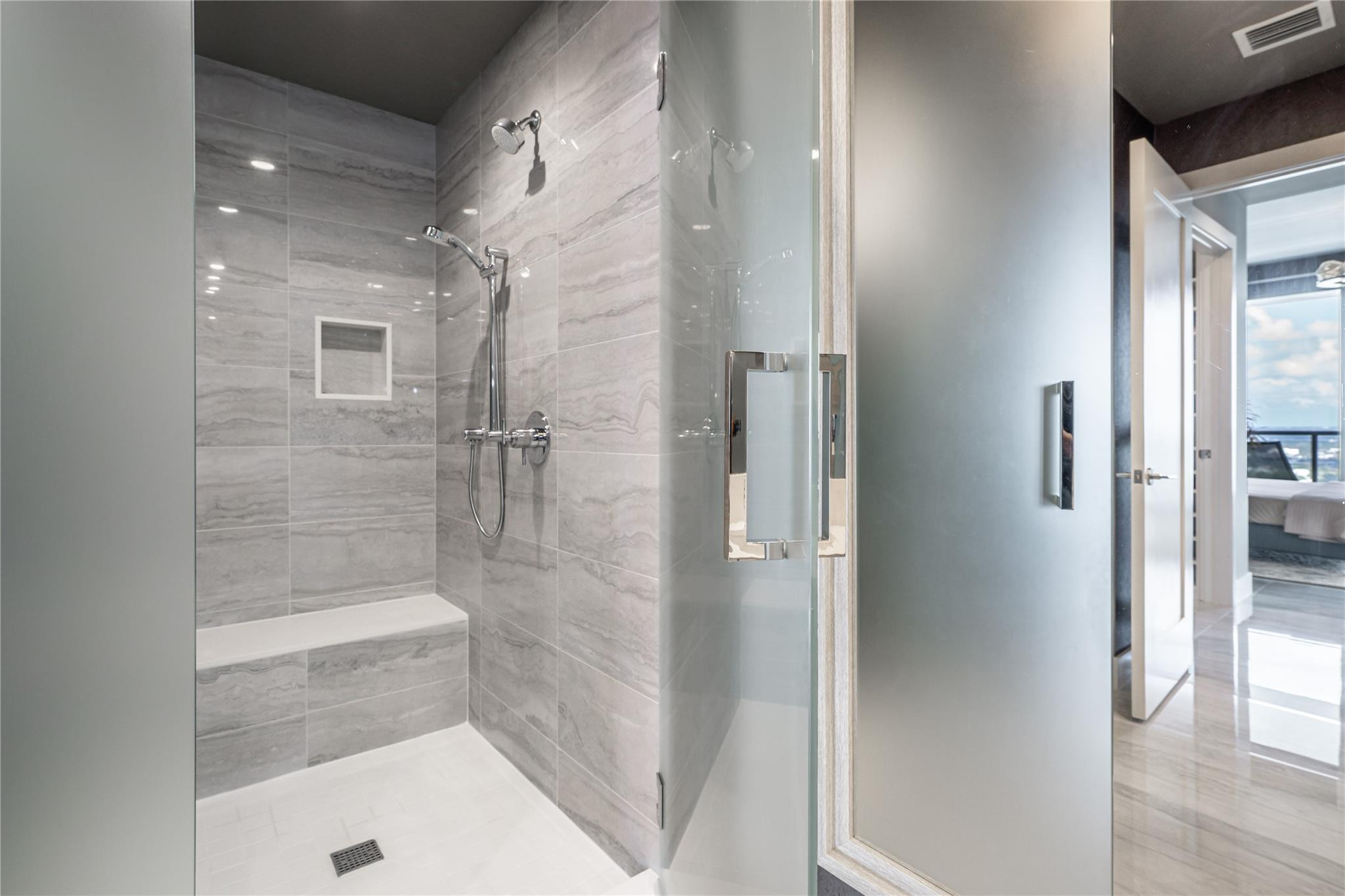 100 Las Olas - Residential