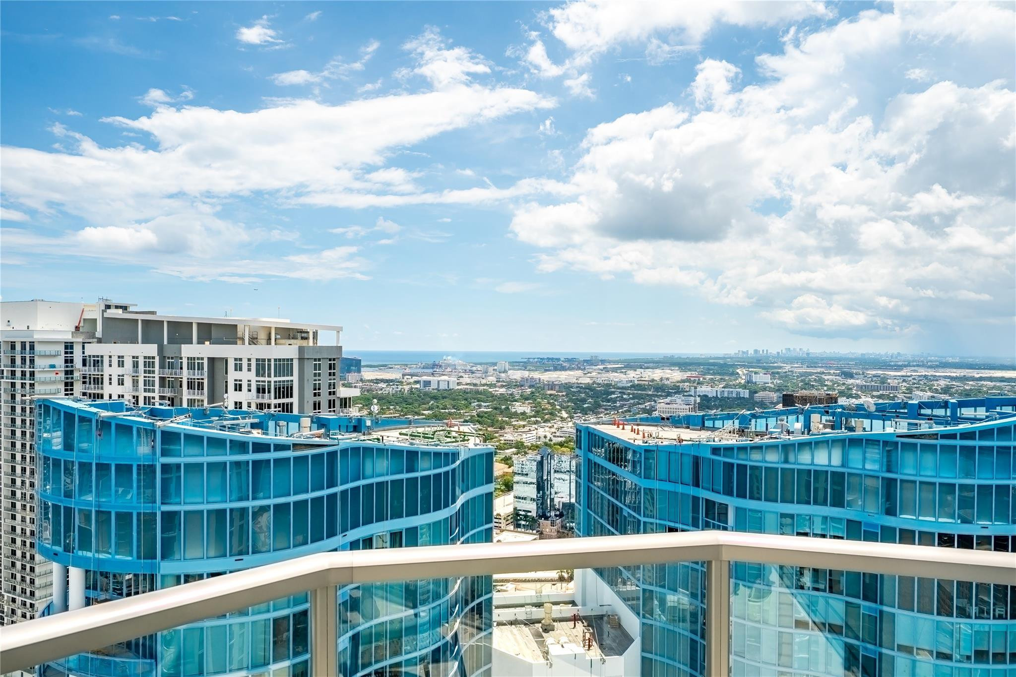 100 Las Olas - Residential