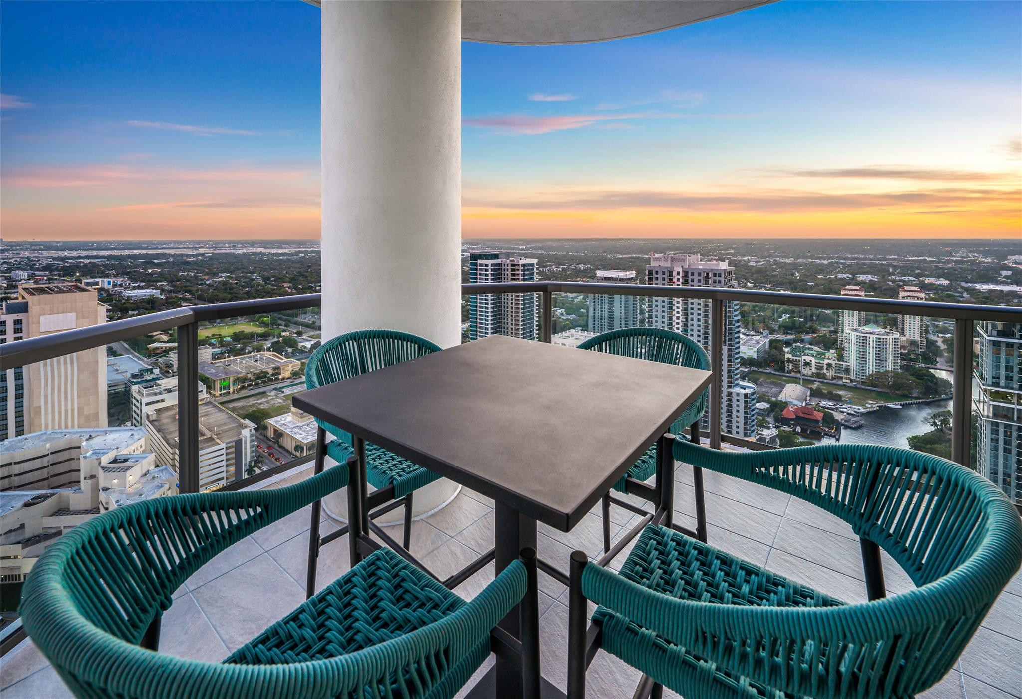 100 Las Olas - Residential