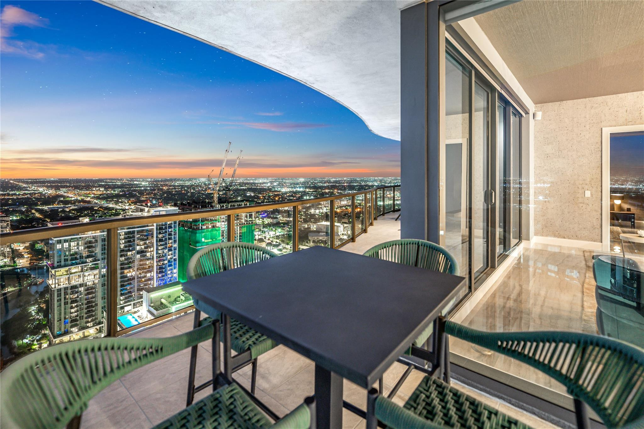 100 Las Olas - Residential