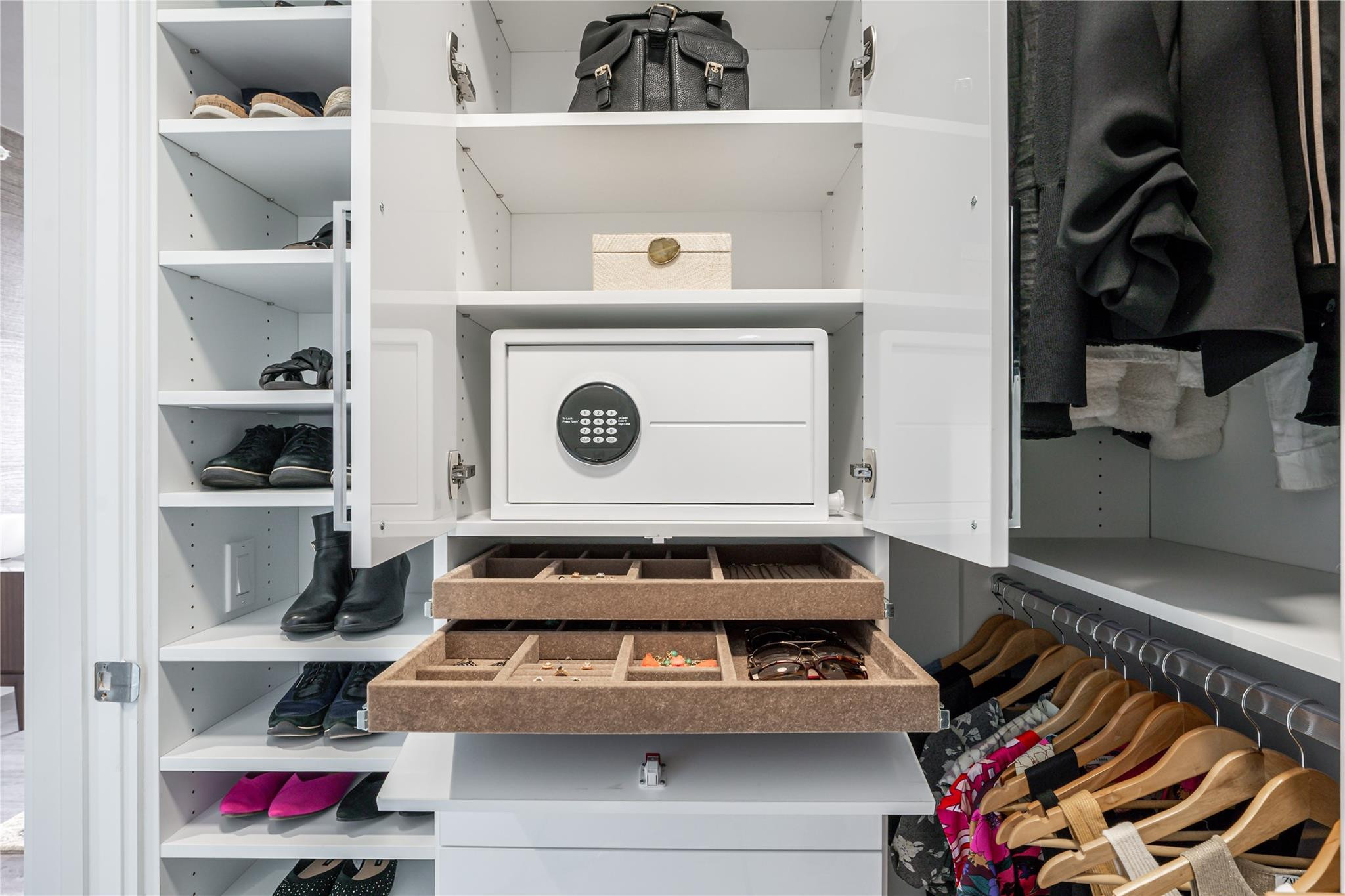 100 Las Olas - Residential