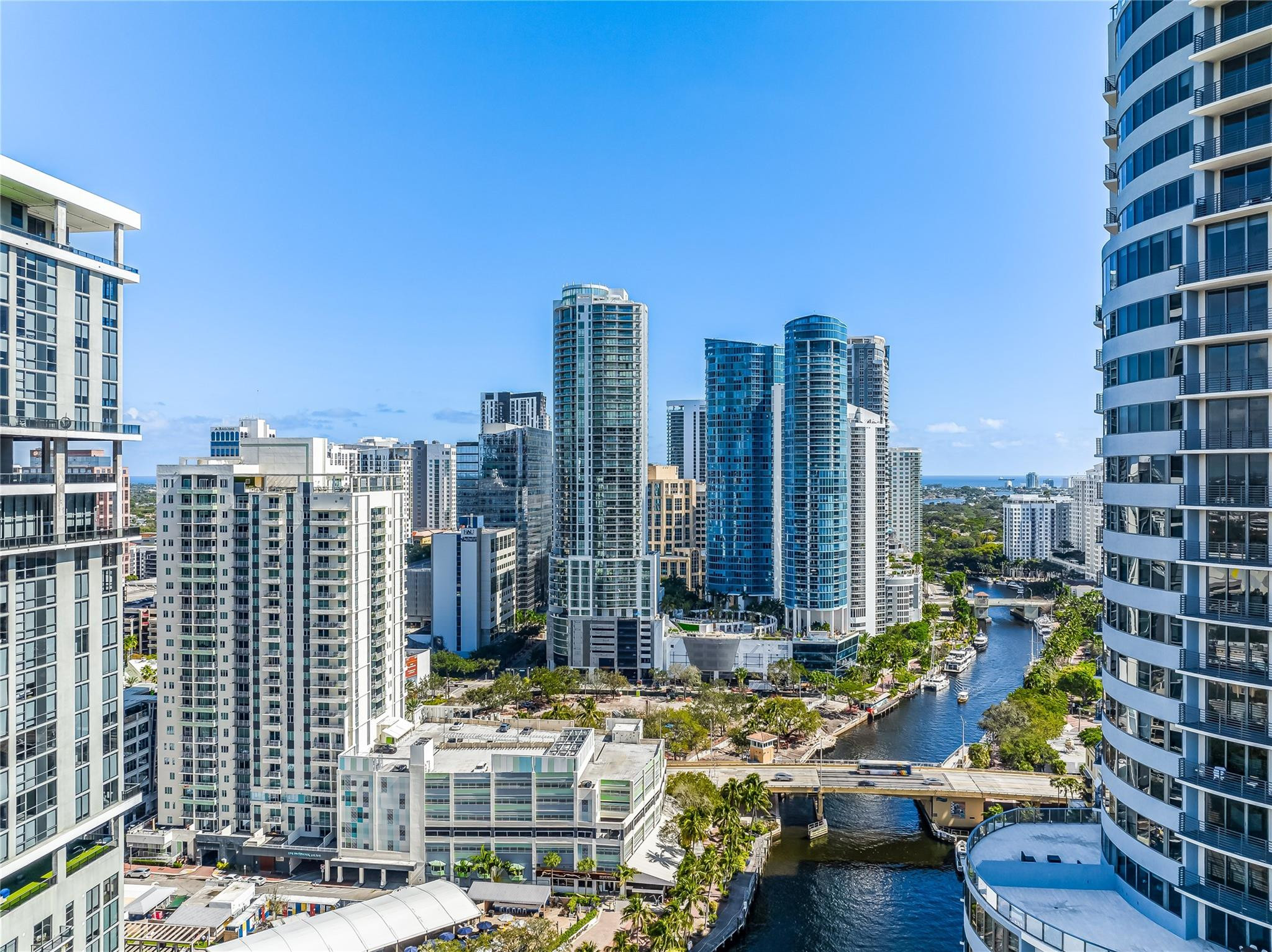 100 Las Olas - Residential