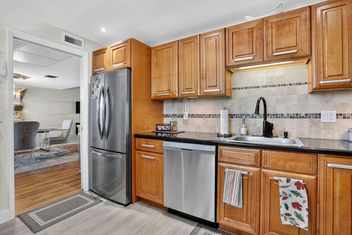 3960 Oaks Clubhouse Drive 504