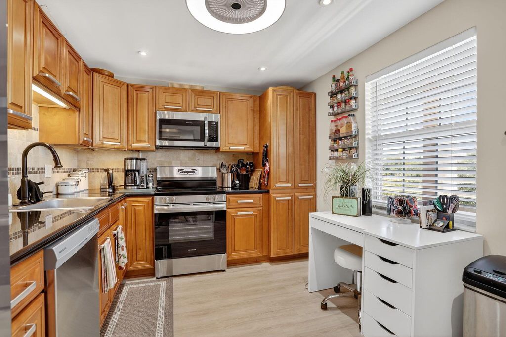 Photo of 3960 Oaks Clubhouse Drive #504, Pompano Beach, FL 33069 (MLS # R11151139)