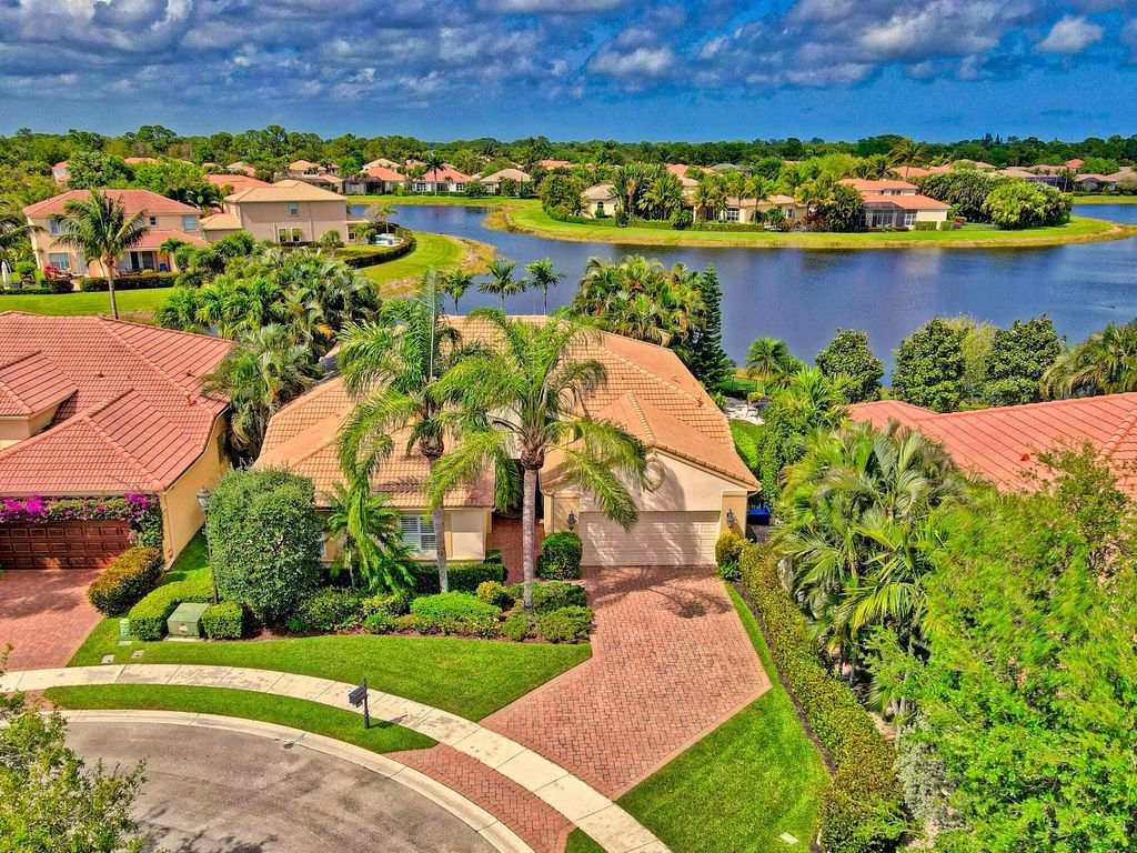 Photo of 109 San Vincente Place, Palm Beach Gardens, FL 33418 (MLS # R10785411)