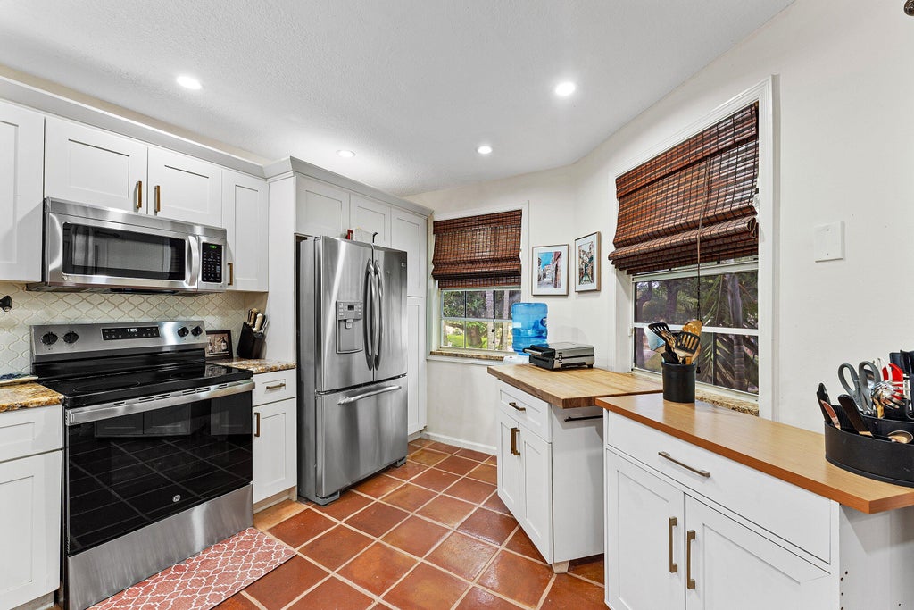Photo of 6662 VIA REGINA, Boca Raton, FL 33433 (MLS # B26089878)