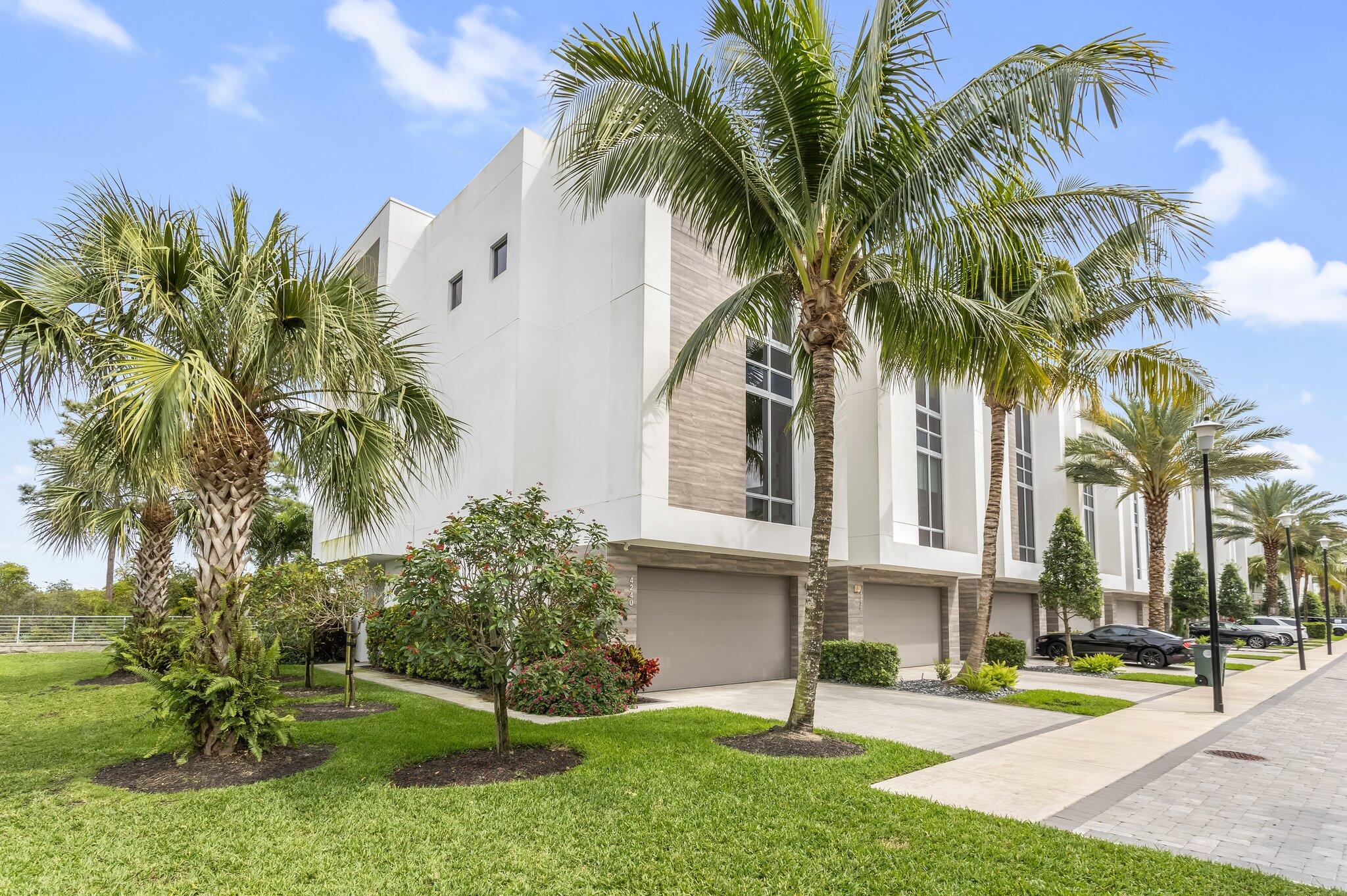 SPANISH RIVER TOWNHOMES - Residential Lease