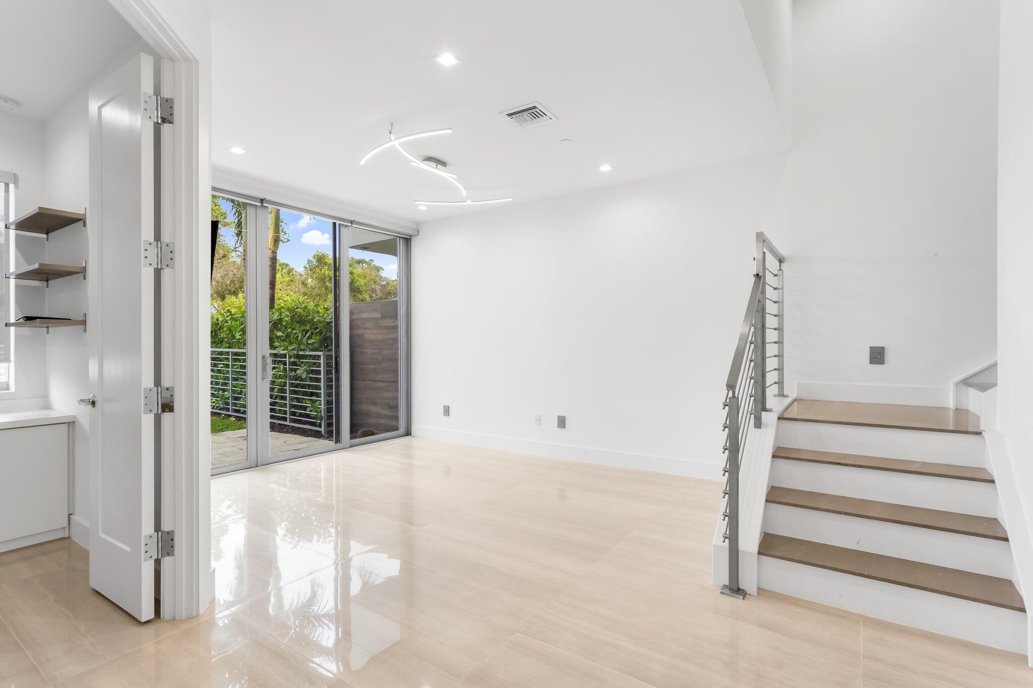 SPANISH RIVER TOWNHOMES - Residential Lease