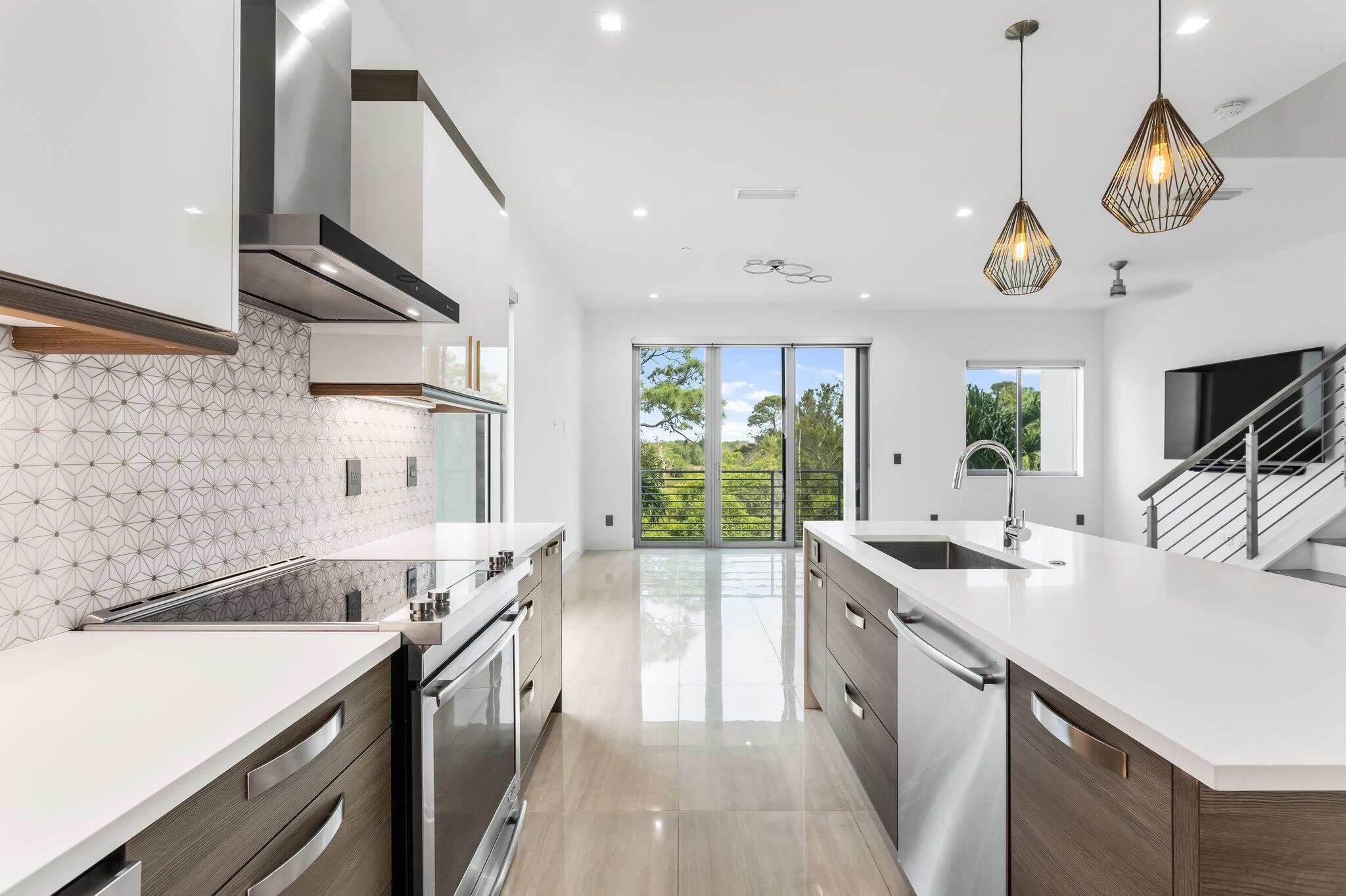 SPANISH RIVER TOWNHOMES - Residential Lease