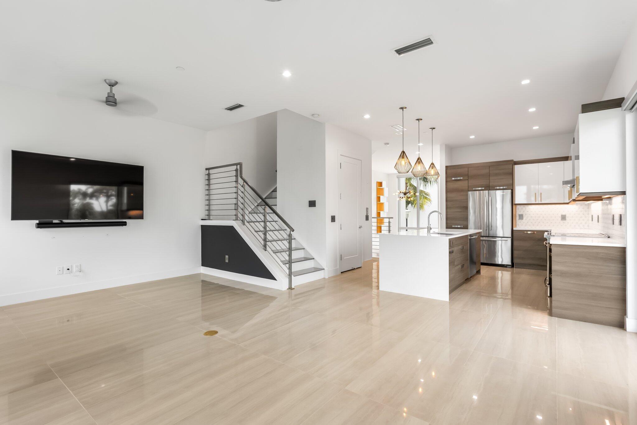 SPANISH RIVER TOWNHOMES - Residential Lease