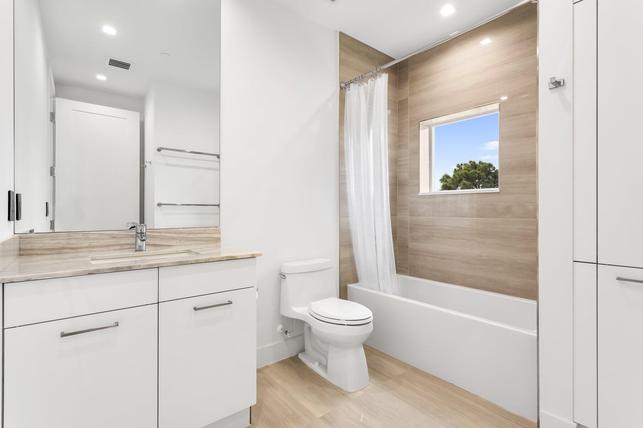 SPANISH RIVER TOWNHOMES - Residential Lease