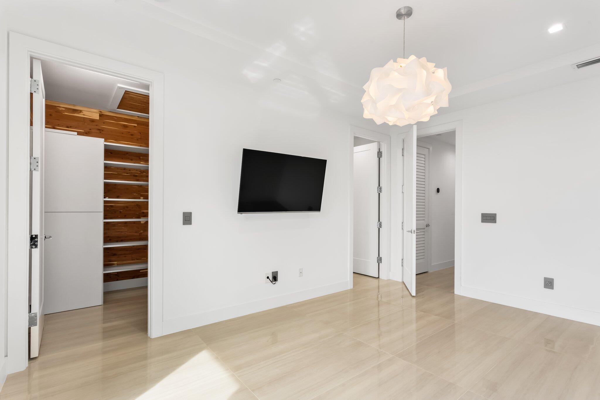 SPANISH RIVER TOWNHOMES - Residential Lease