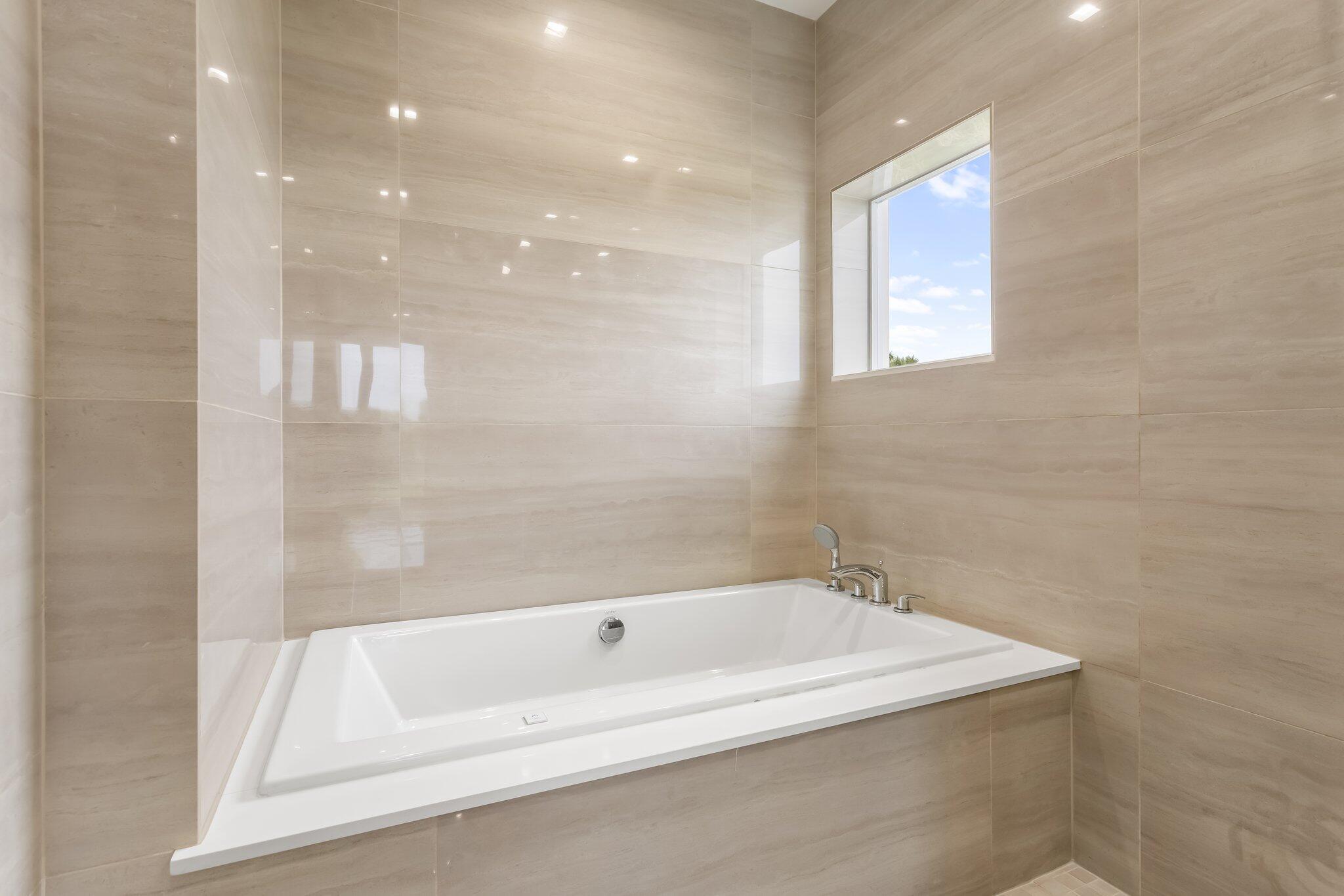 SPANISH RIVER TOWNHOMES - Residential Lease