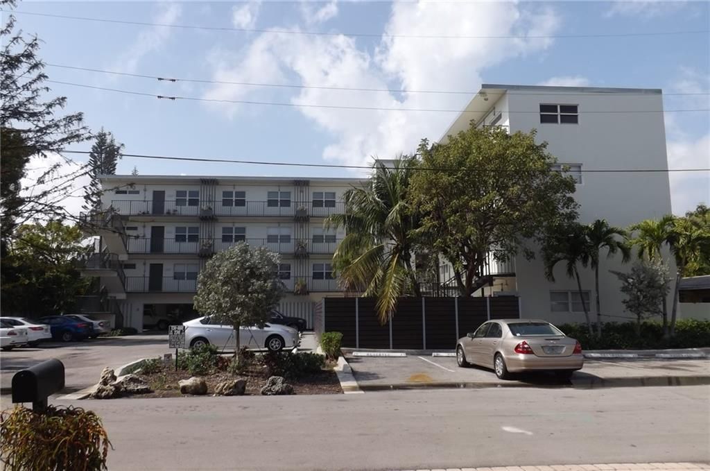 Photo of 609 NE 13th Ave #304, Fort Lauderdale, FL 33304 (MLS # F10270451)