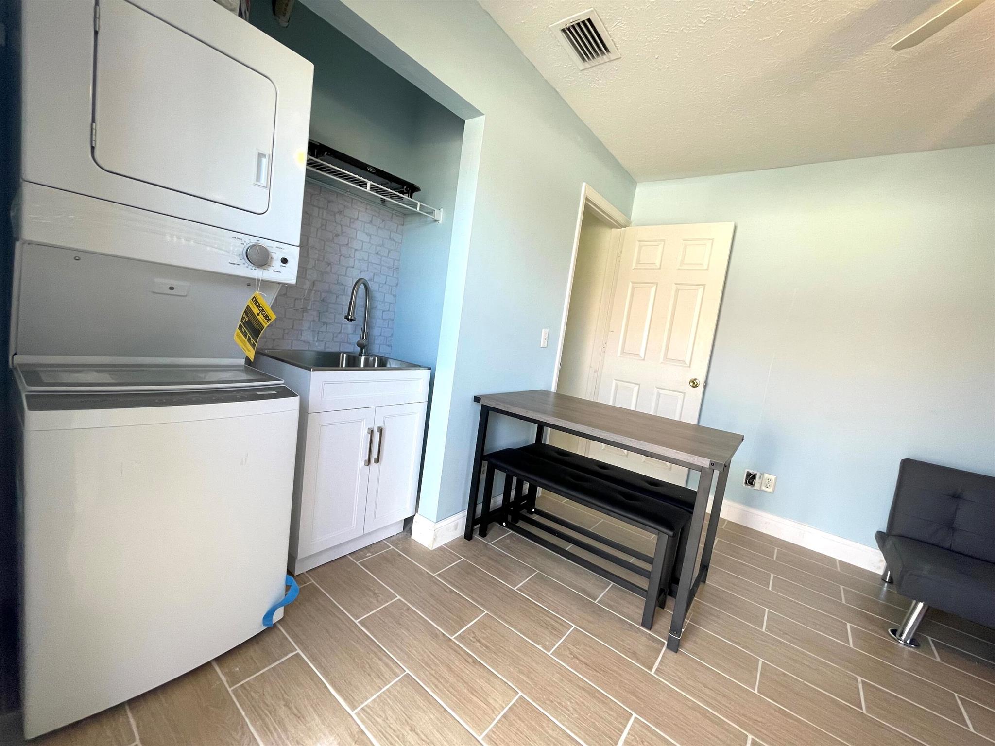 DIXIE PARK ADDITION - Residential Lease