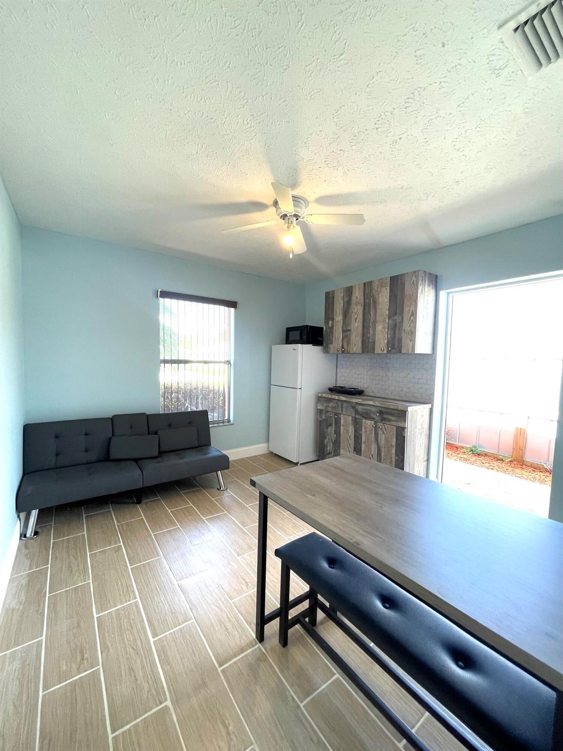 DIXIE PARK ADDITION - Residential Lease