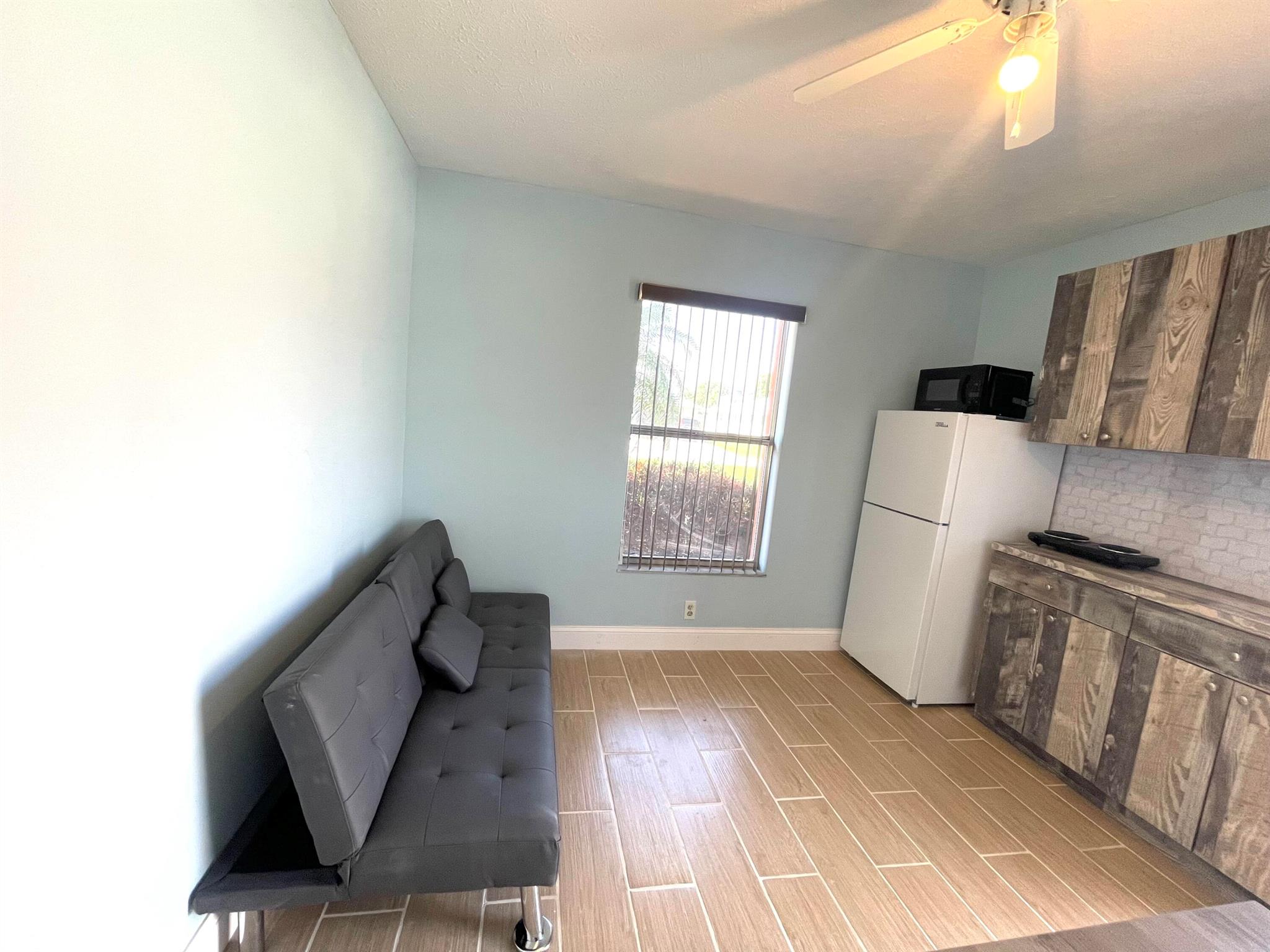 DIXIE PARK ADDITION - Residential Lease