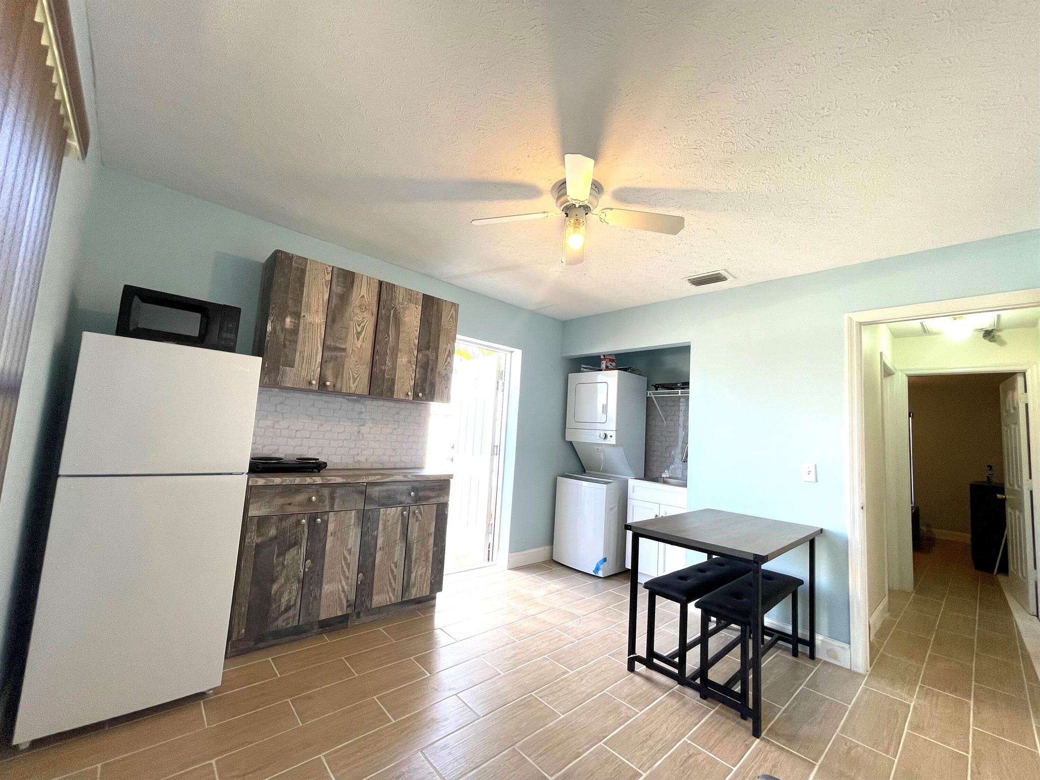 DIXIE PARK ADDITION - Residential Lease