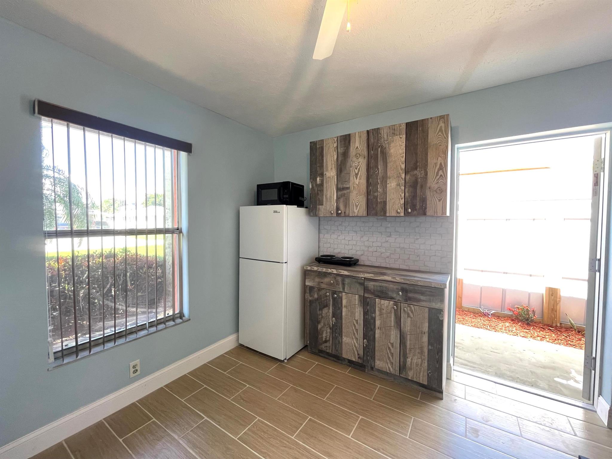 DIXIE PARK ADDITION - Residential Lease