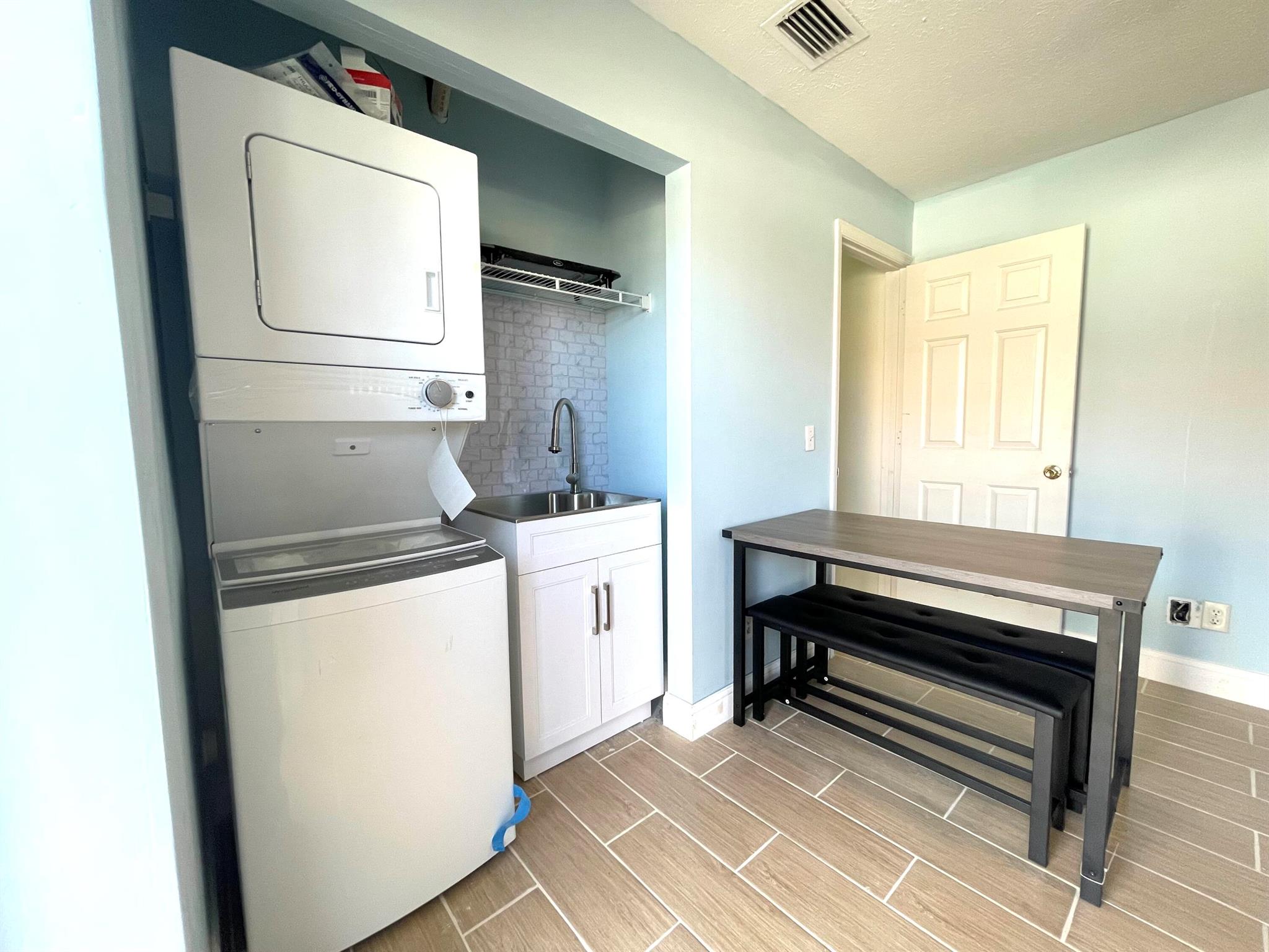 DIXIE PARK ADDITION - Residential Lease