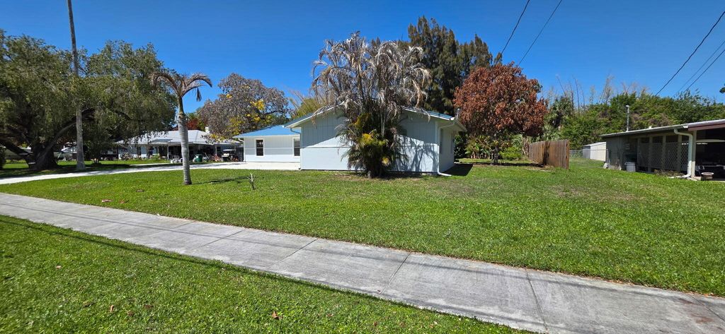 Photo of 320 Chamberlain Boulevard, Fort Pierce, FL 34946 (MLS # B26018643)