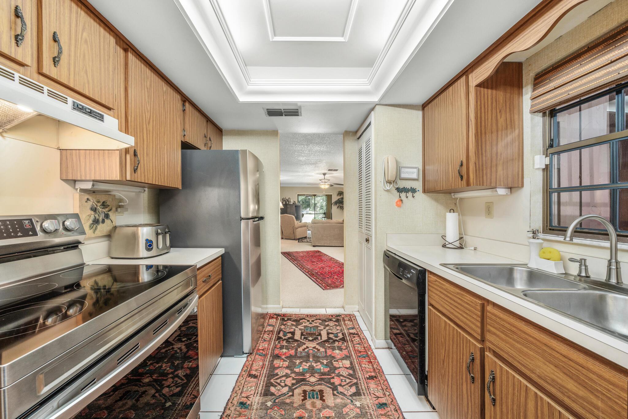 FAIRWAY VILLAS CONDO SNL - Residential Lease