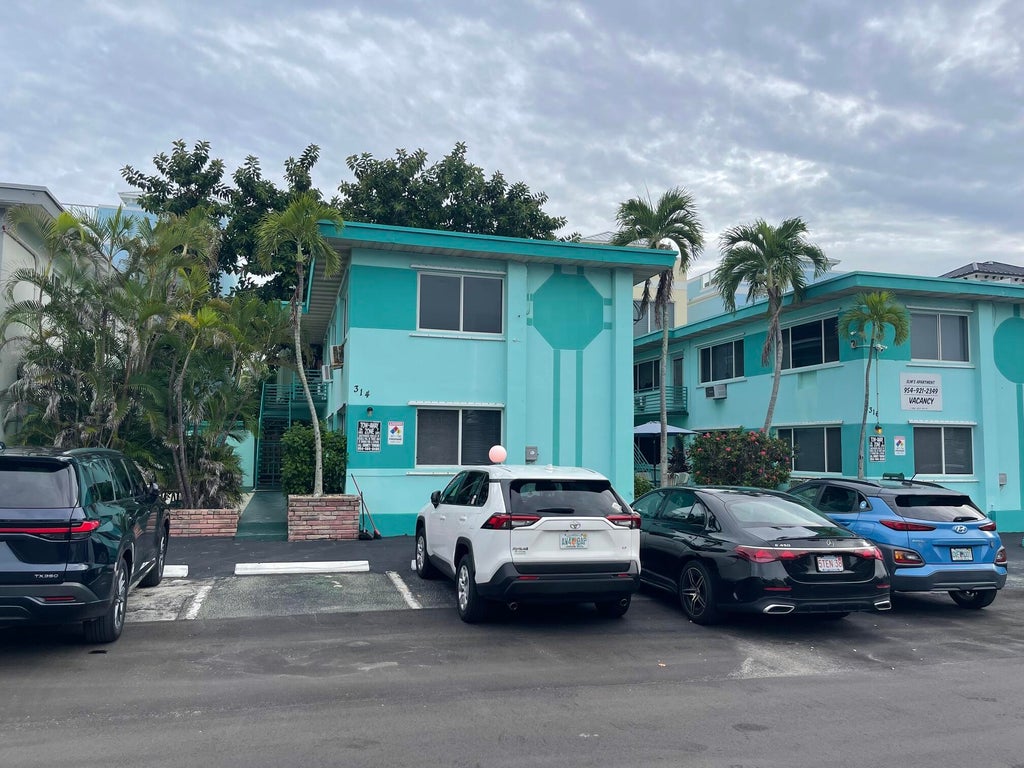 Photo of 314 Elm Street #3, Hollywood, FL 33019 (MLS # B26080377)