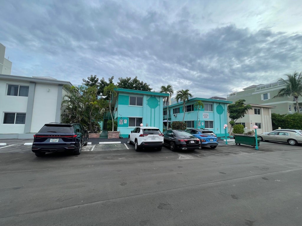 Photo of 314 Elm Street #3, Hollywood, FL 33019 (MLS # B26080377)