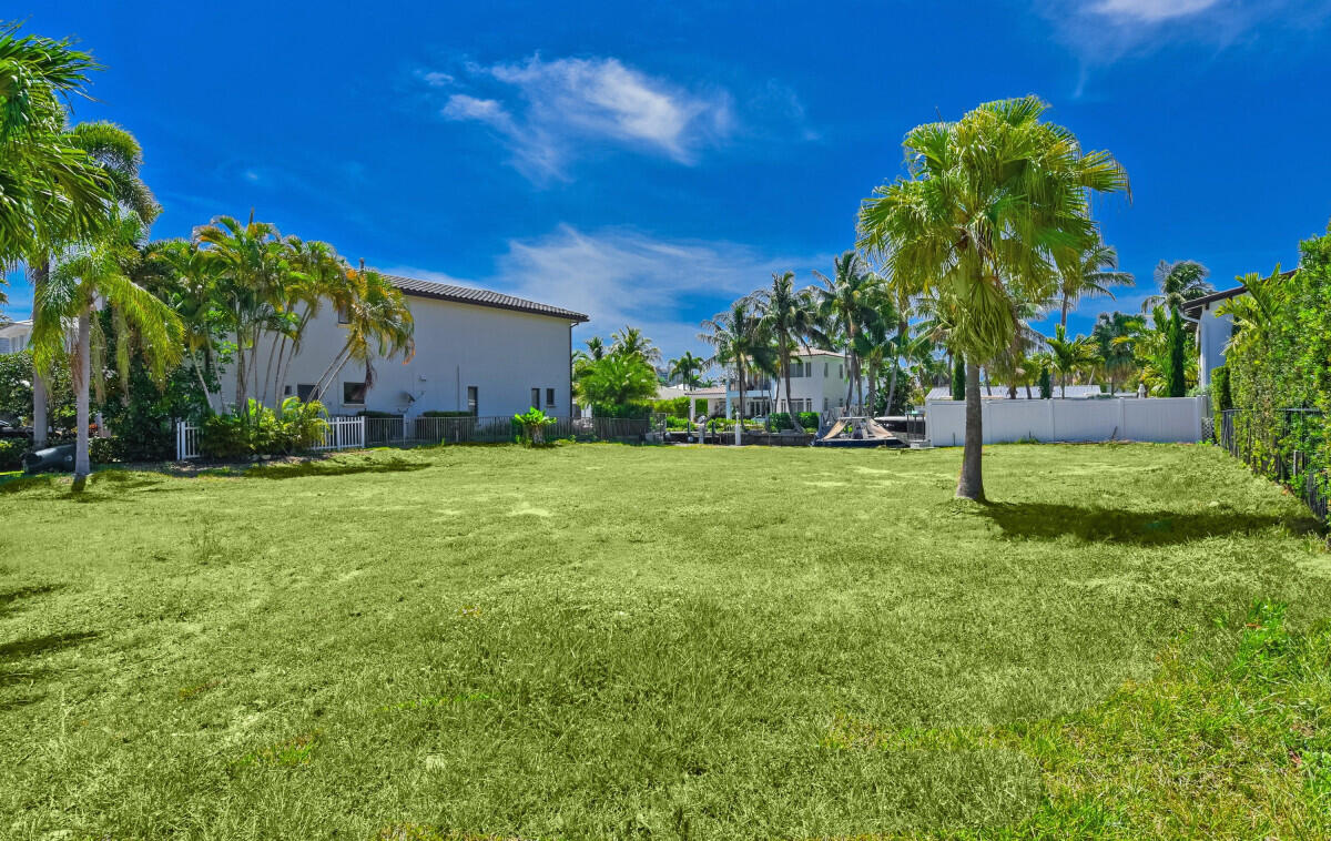 808 NE Bay Cove Street