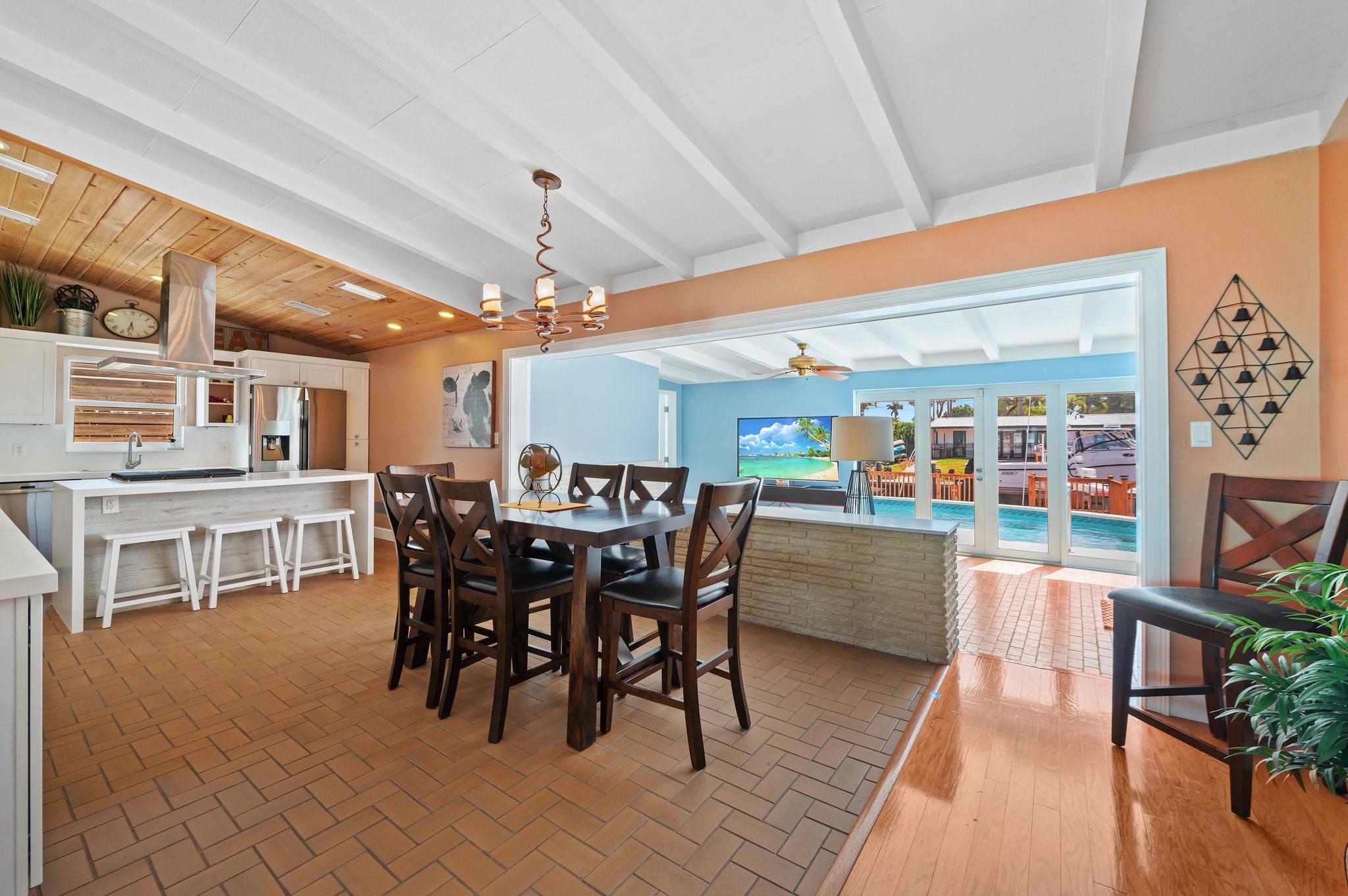 2436 Gulfstream Ln