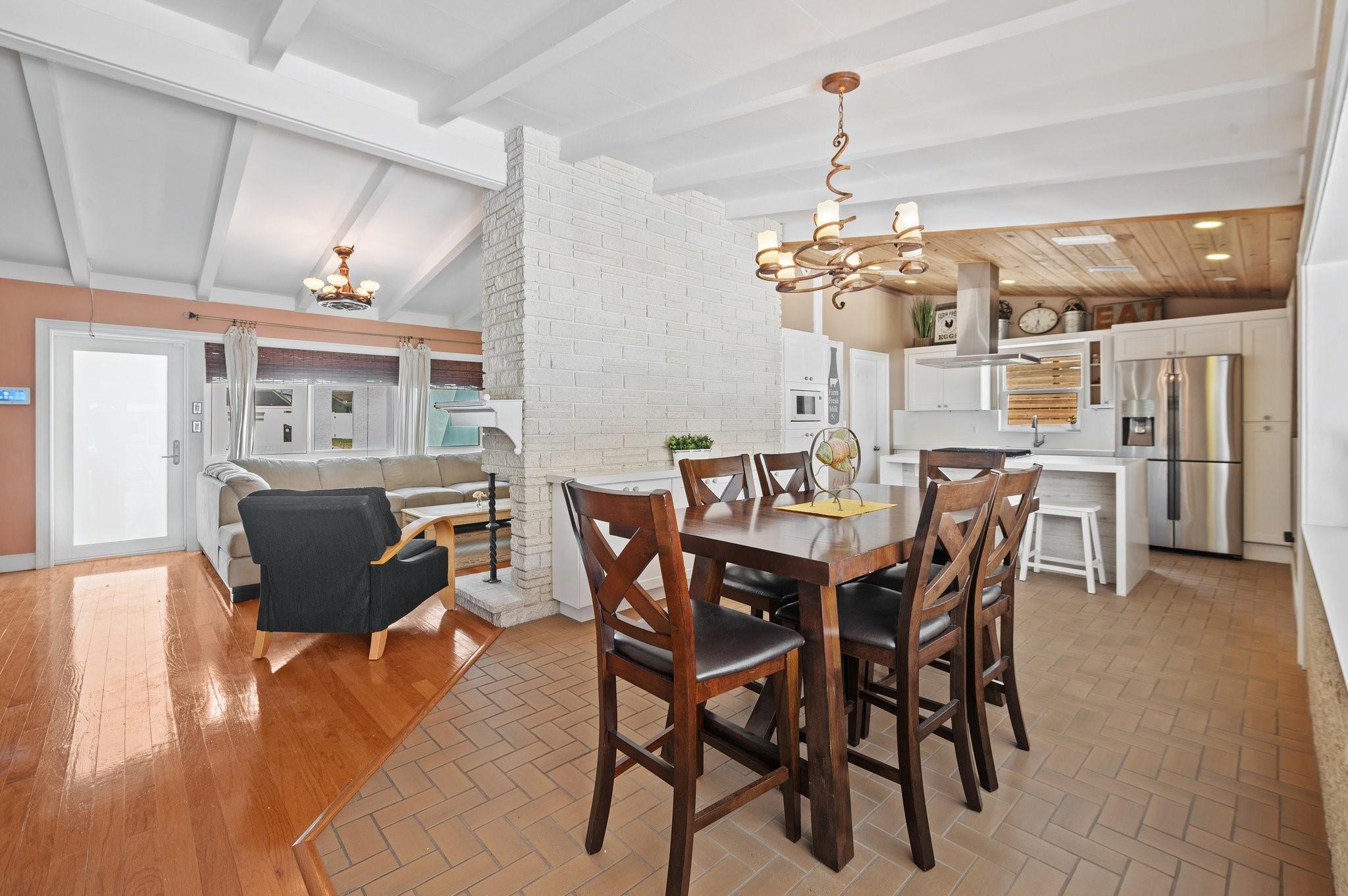2436 Gulfstream Ln