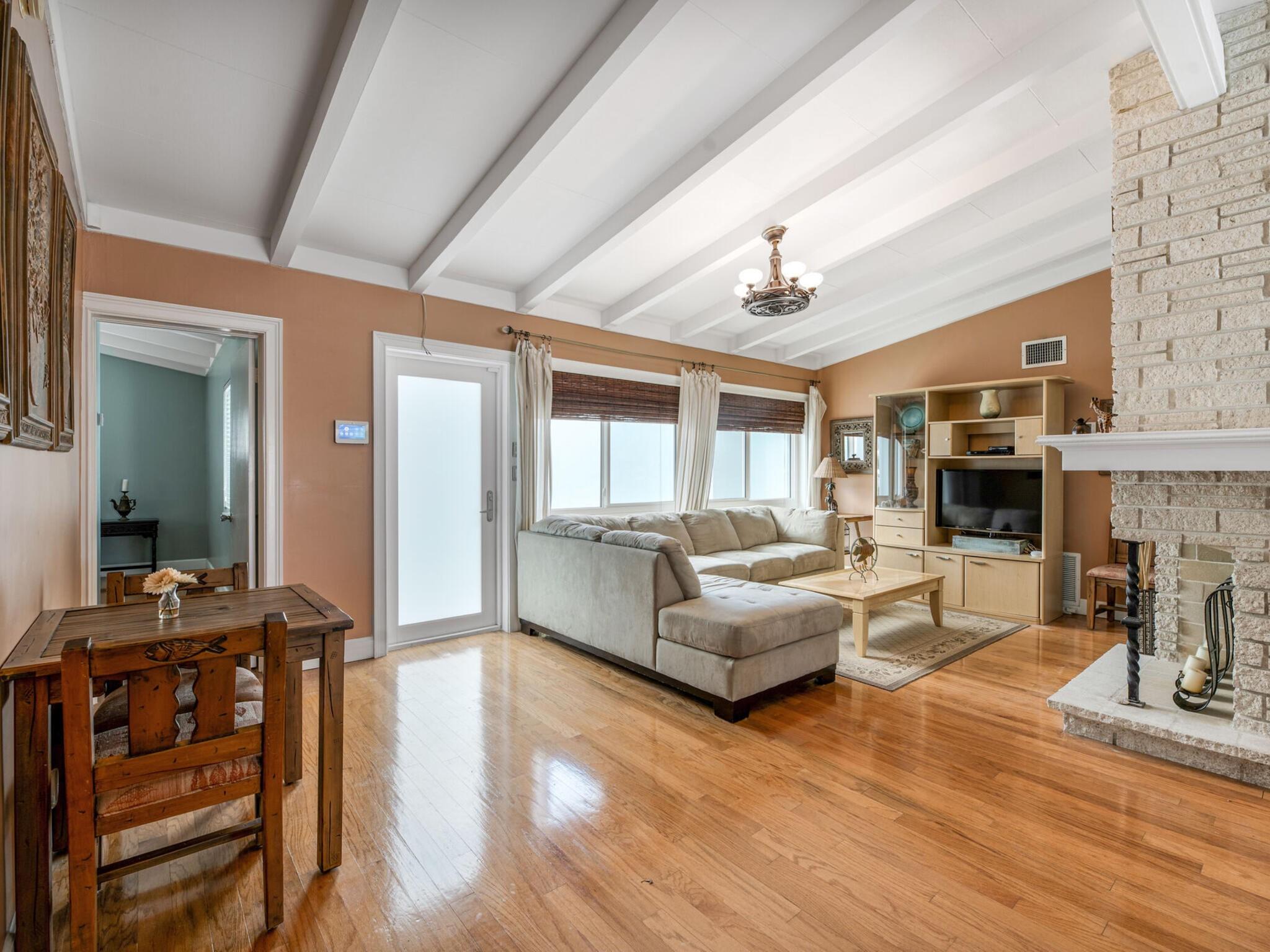 2436 Gulfstream Ln