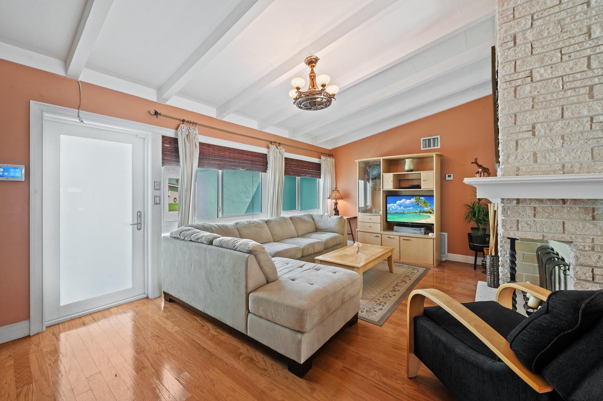 2436 Gulfstream Ln