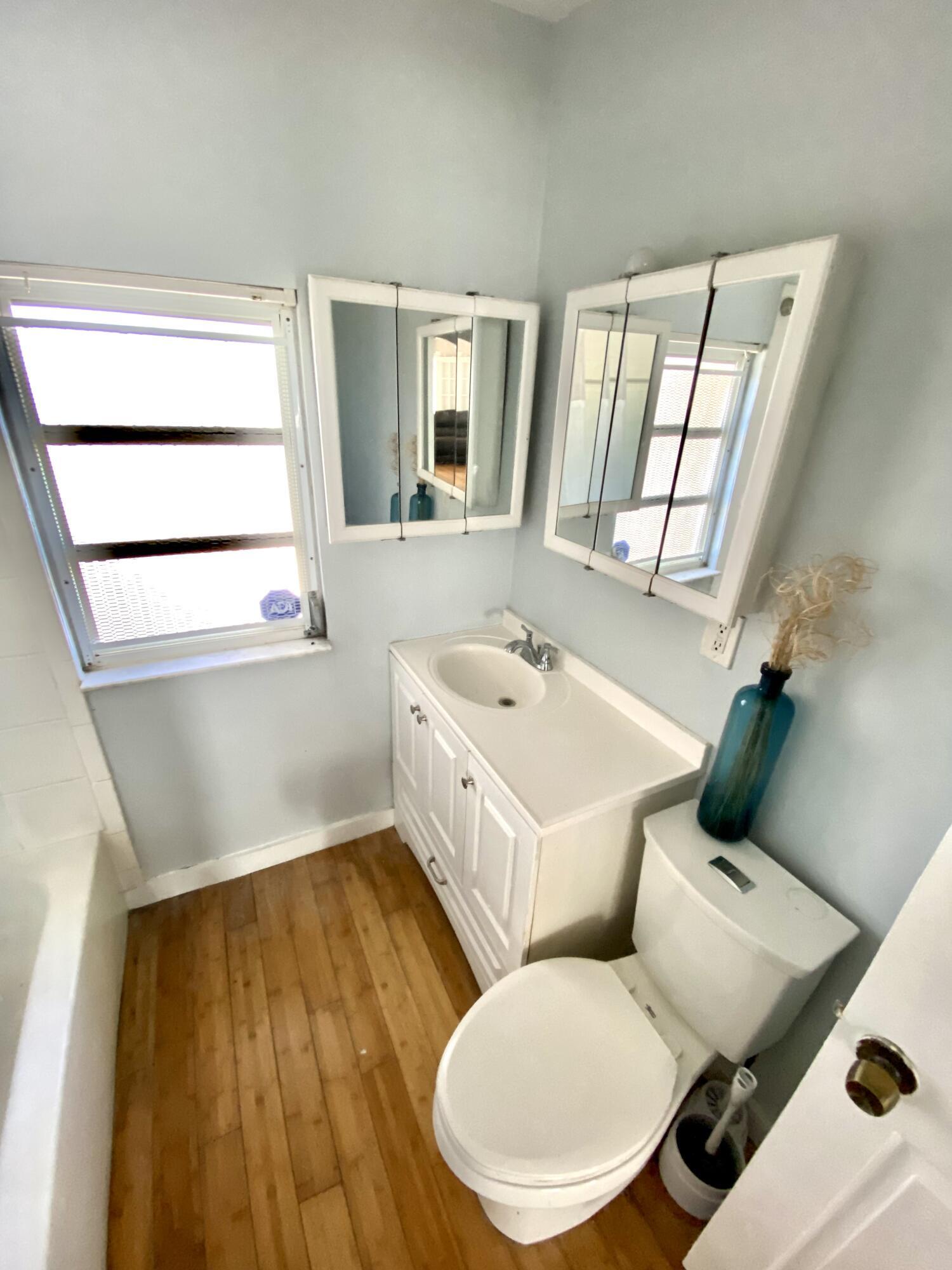 LAKE WORTH TOWN OF - Residential Lease